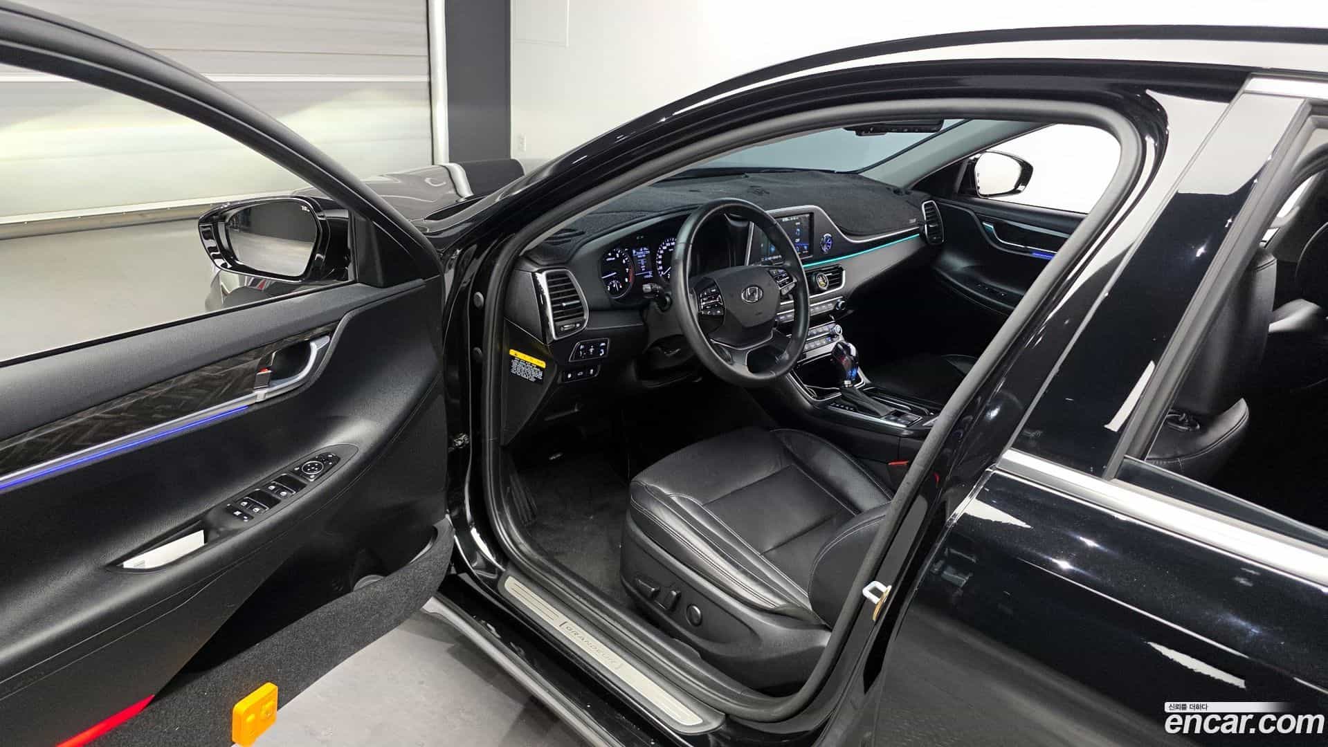 Grandeur Hyundai 2018.10-INNER-010