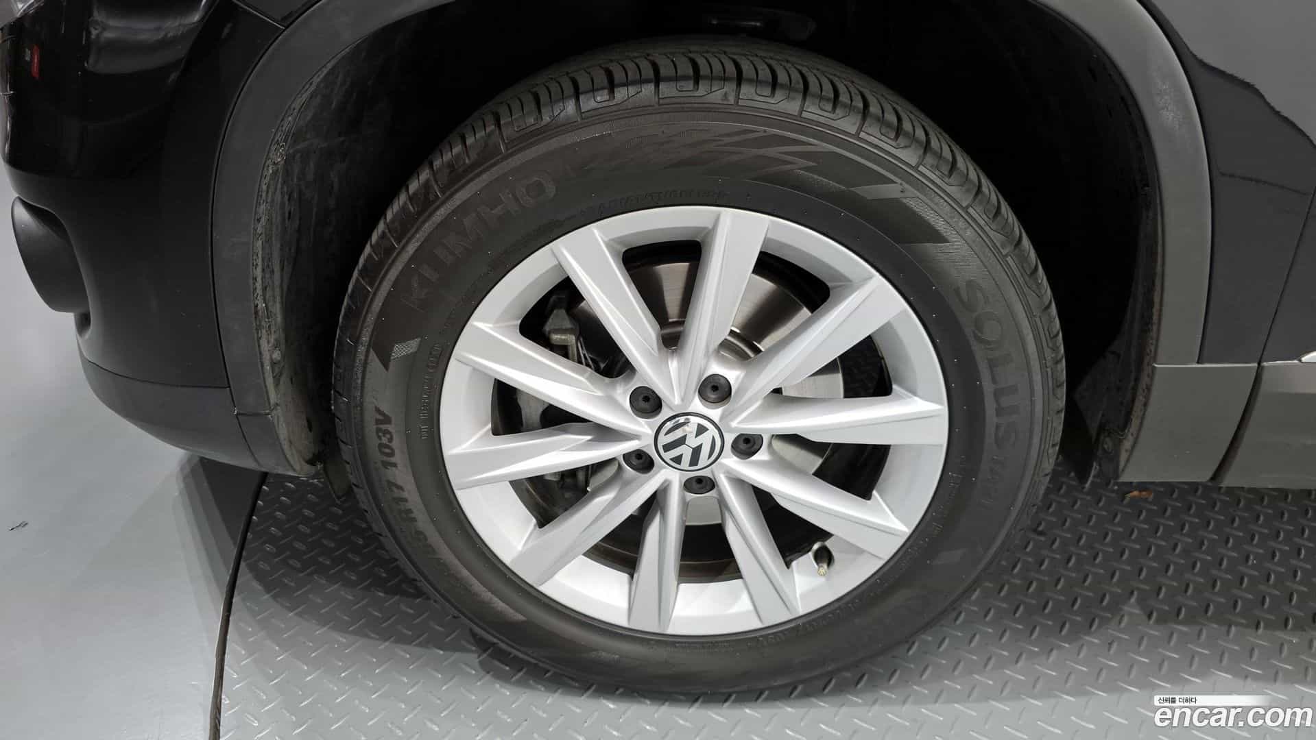 Tiguan Volkswagen 2015.7-OUTER-005