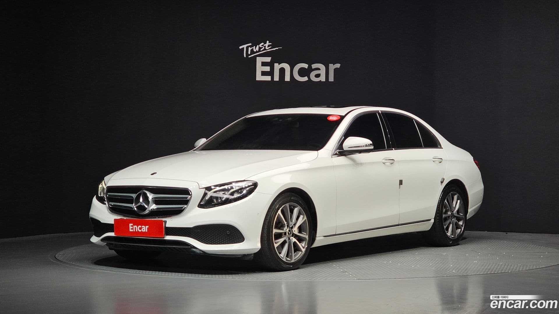 Main__Slider__Photo:E-Class Mercedes-Benz 2019.2-0