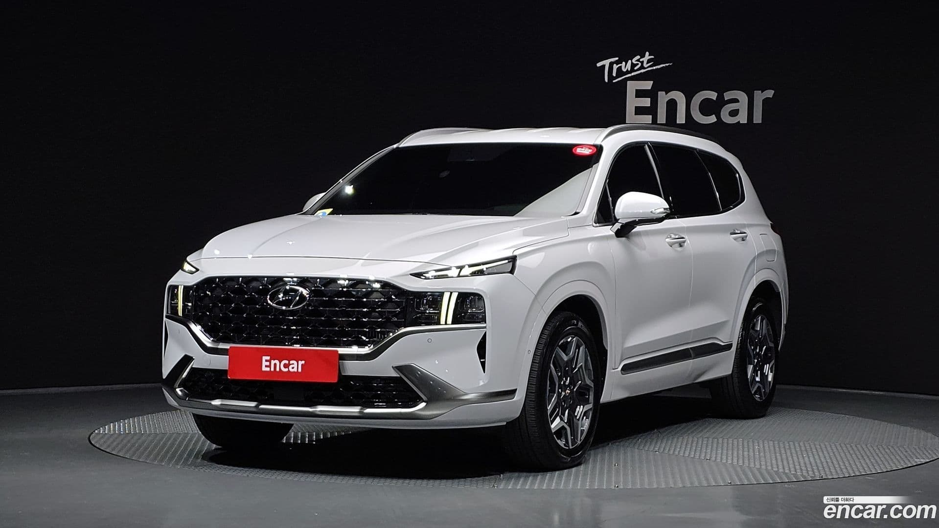 Main__Slider__Photo:Santafe Hyundai 2022.3-0