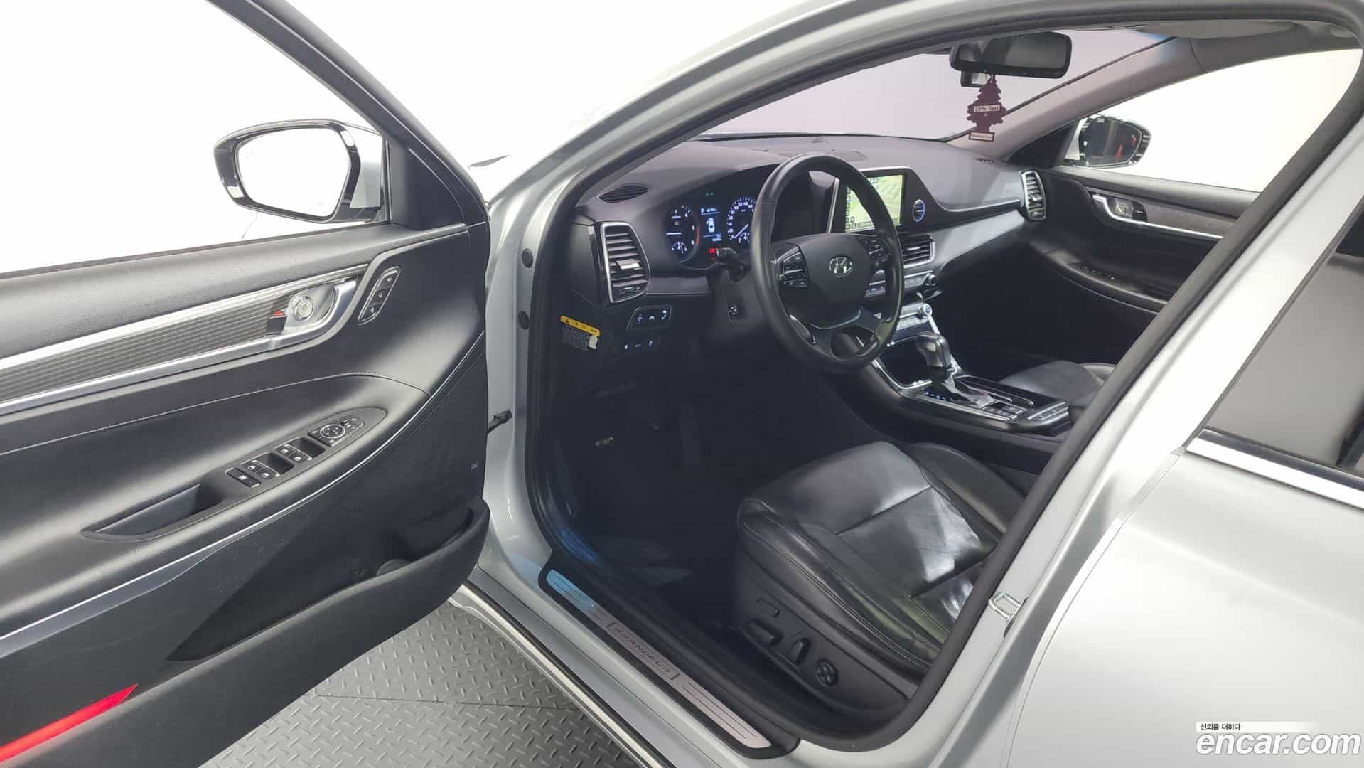 Grandeur Hyundai 2016.11-INNER-010