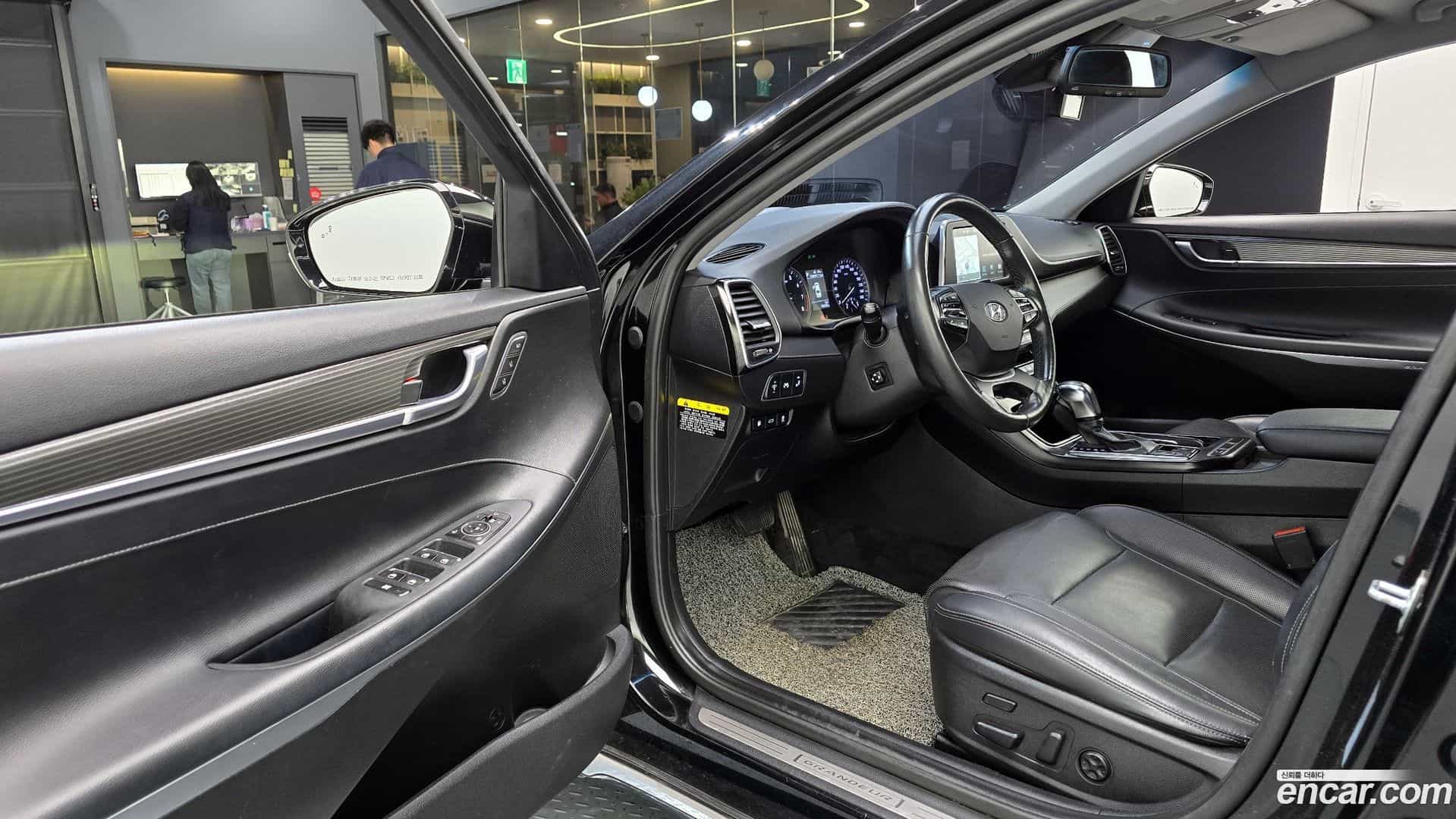 Grandeur Hyundai 2017.7-OPTION-015