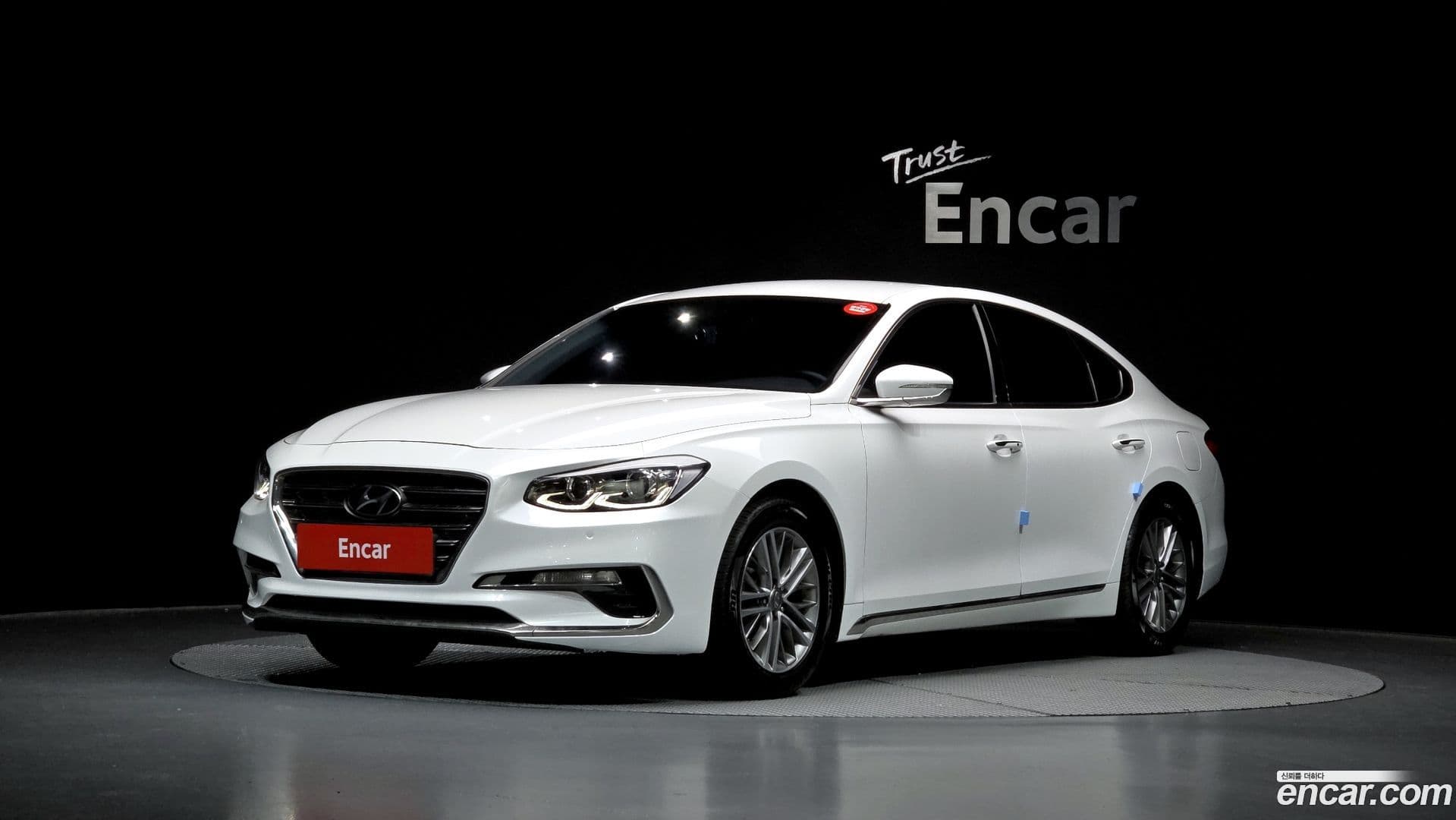 Main__Slider__Photo:Grandeur Hyundai 2018.10-0