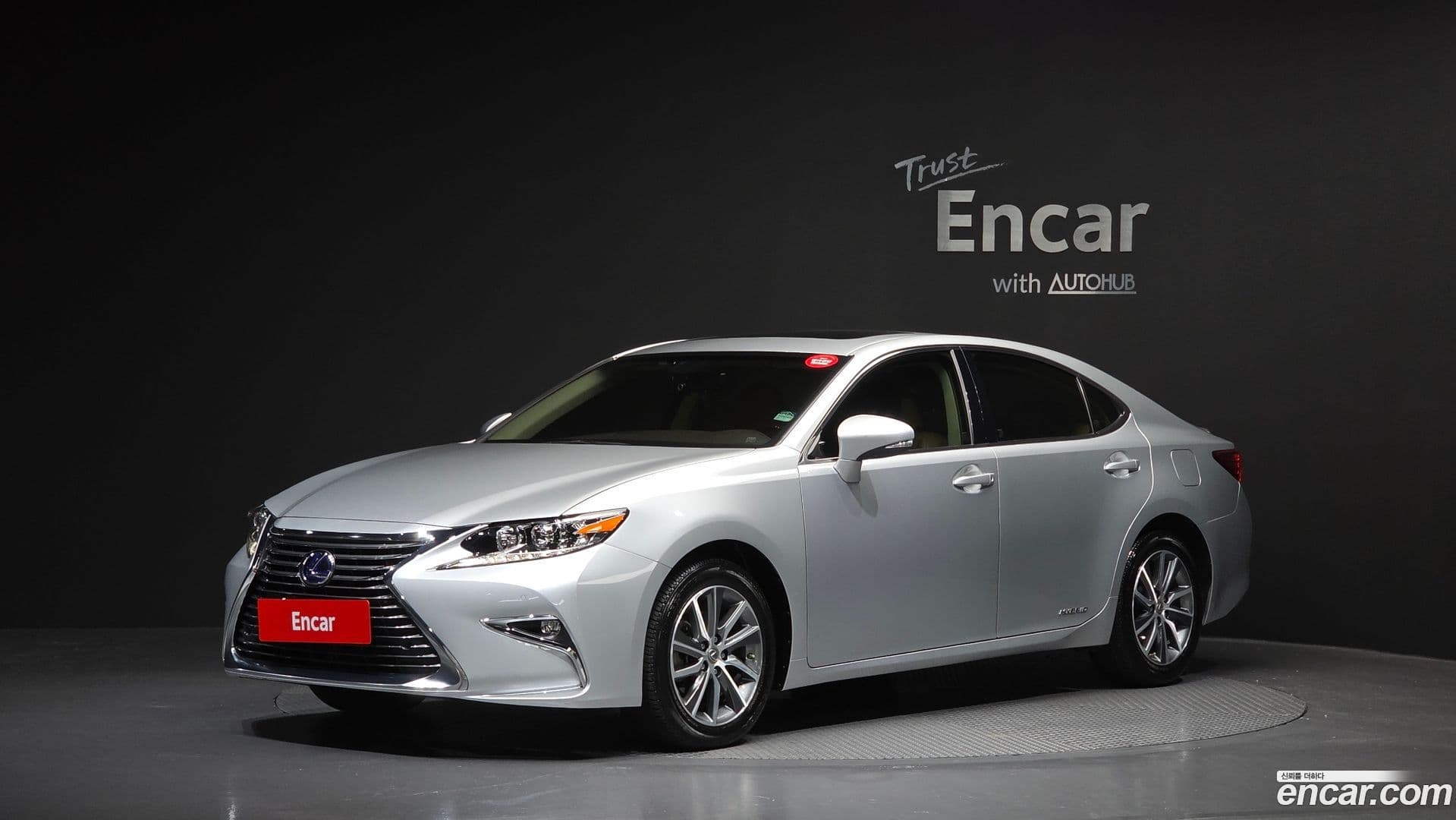 Main__Slider__Photo:ES Lexus 2017.7-0