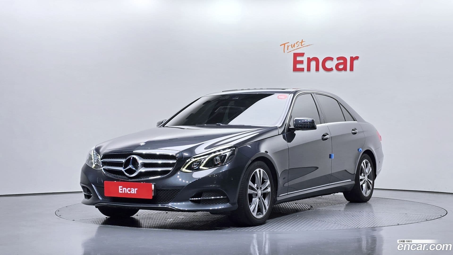 Main__Slider__Photo:E-Class Mercedes-Benz 2015.11-0