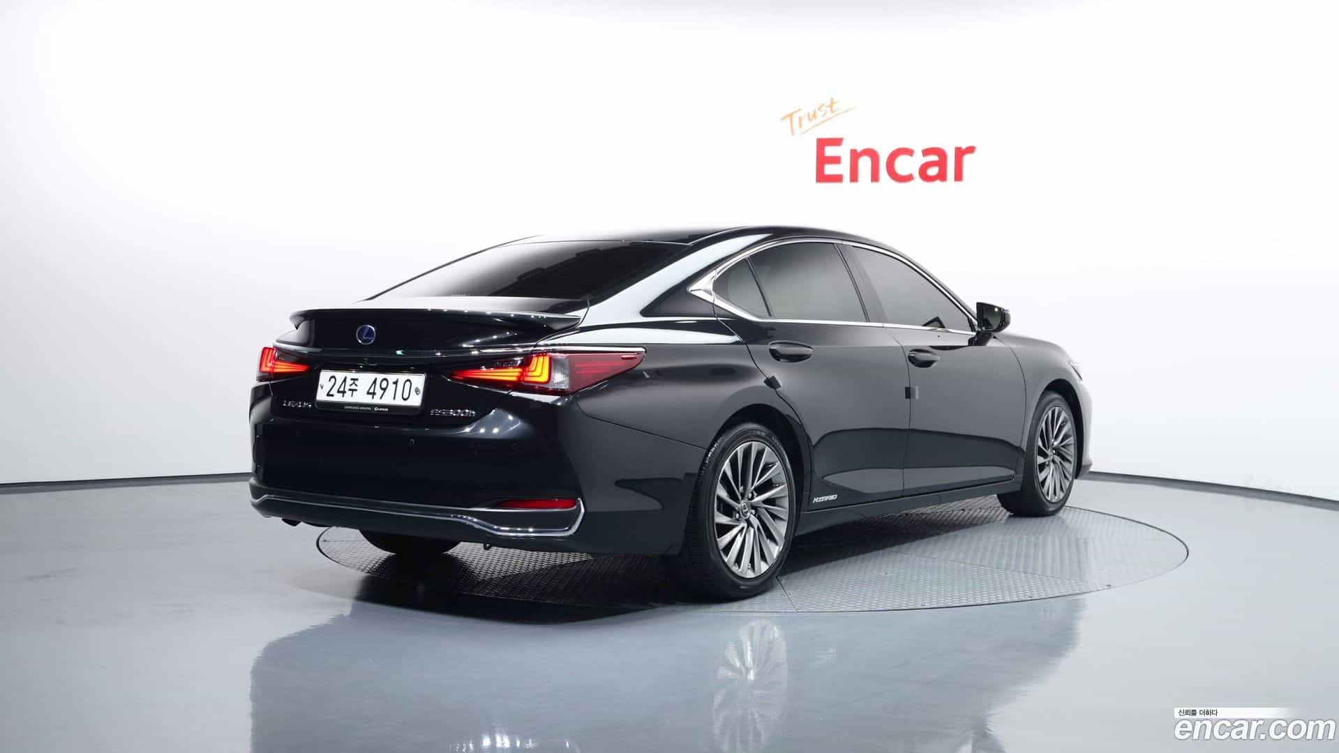 ES Lexus 2019.1-OUTER-002
