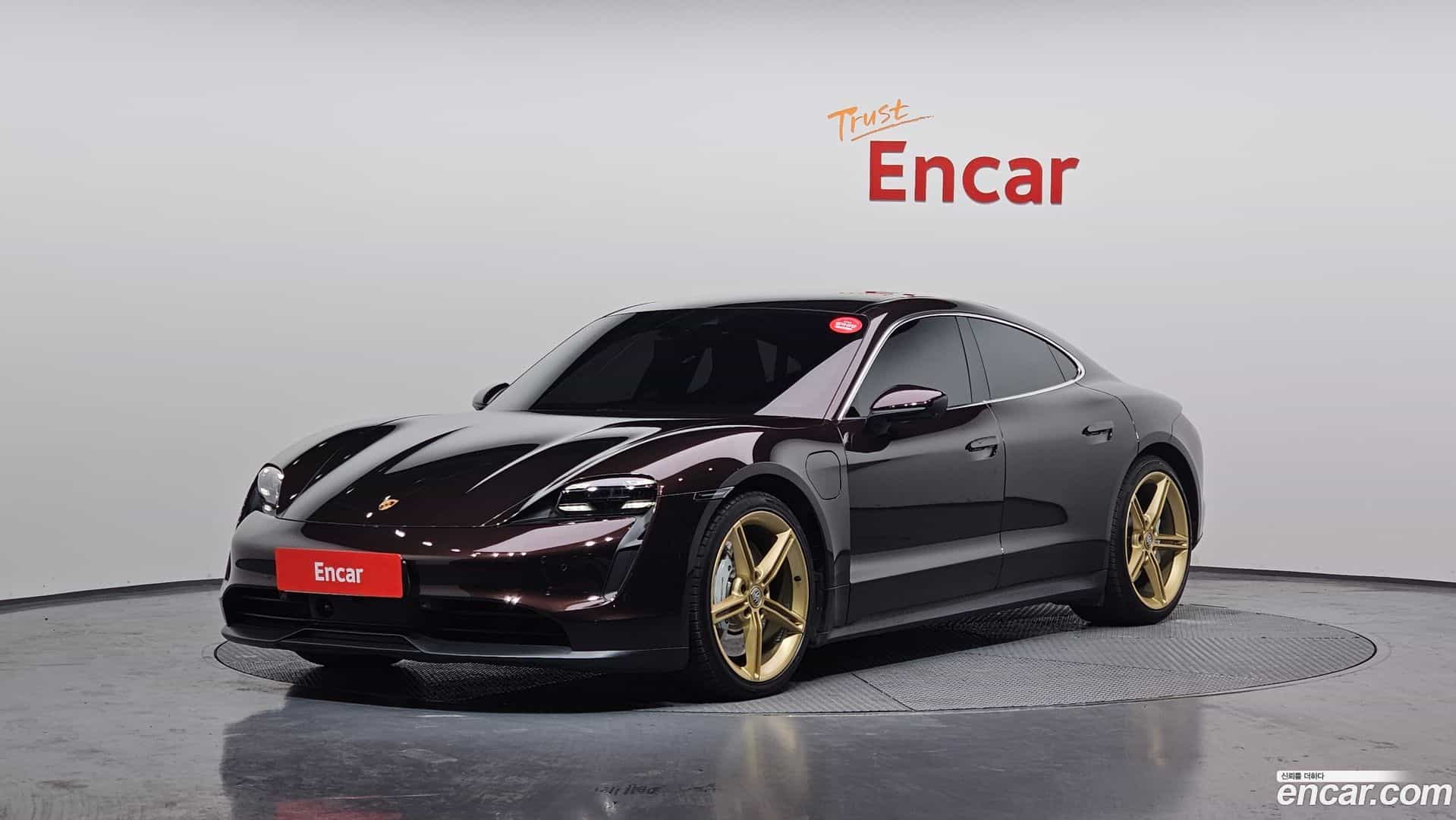 Taycan Porsche 2021.11-OUTER-001