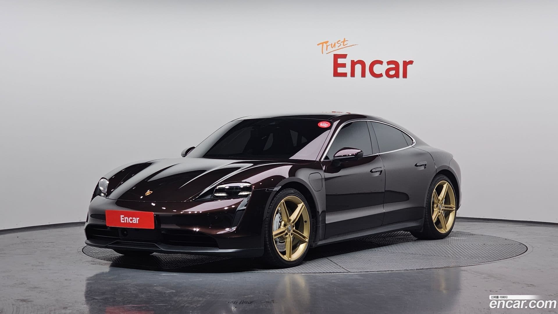 Main__Slider__Photo:Taycan Porsche 2021.11-0
