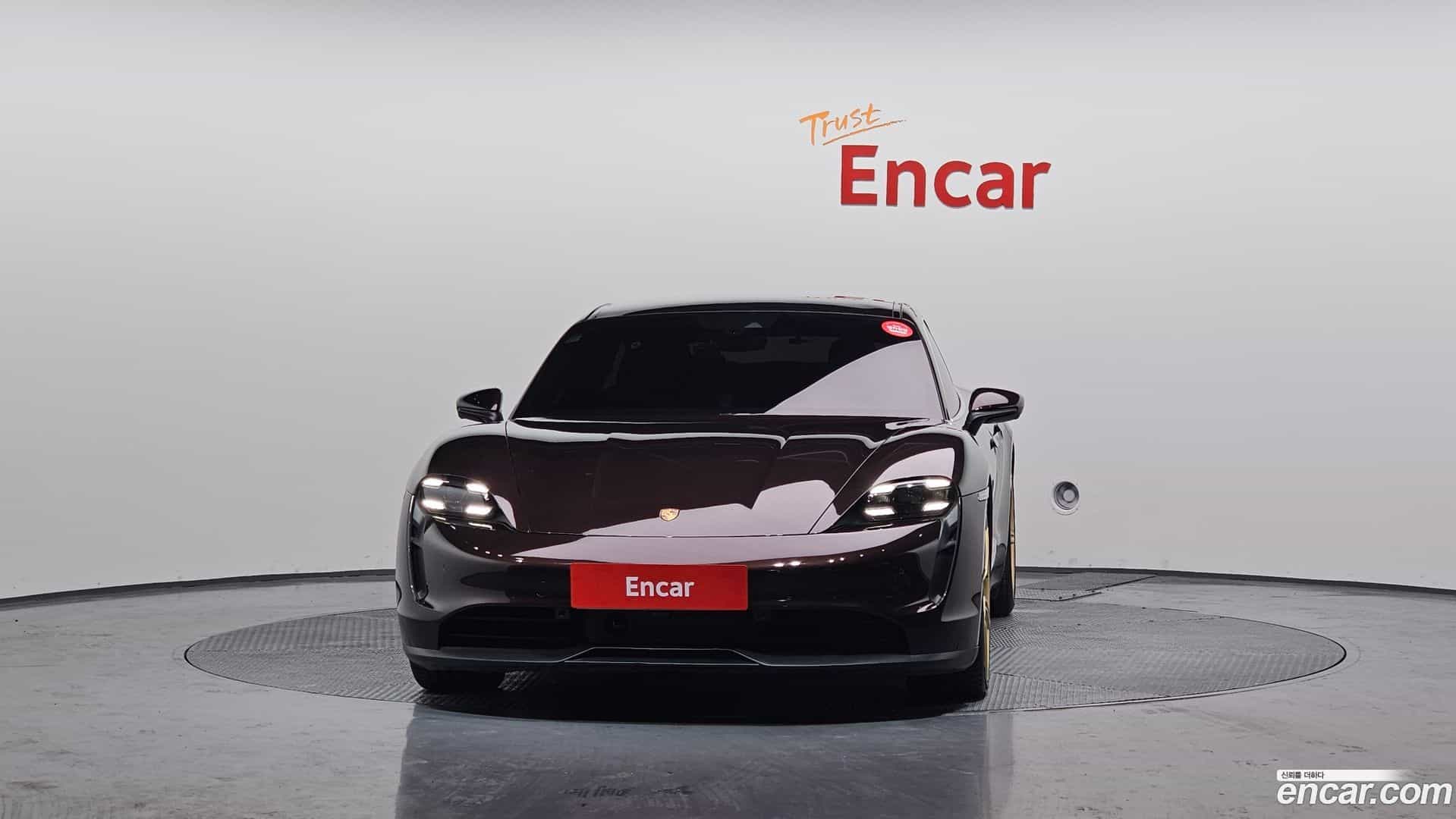 Taycan Porsche 2021.11-OUTER-003