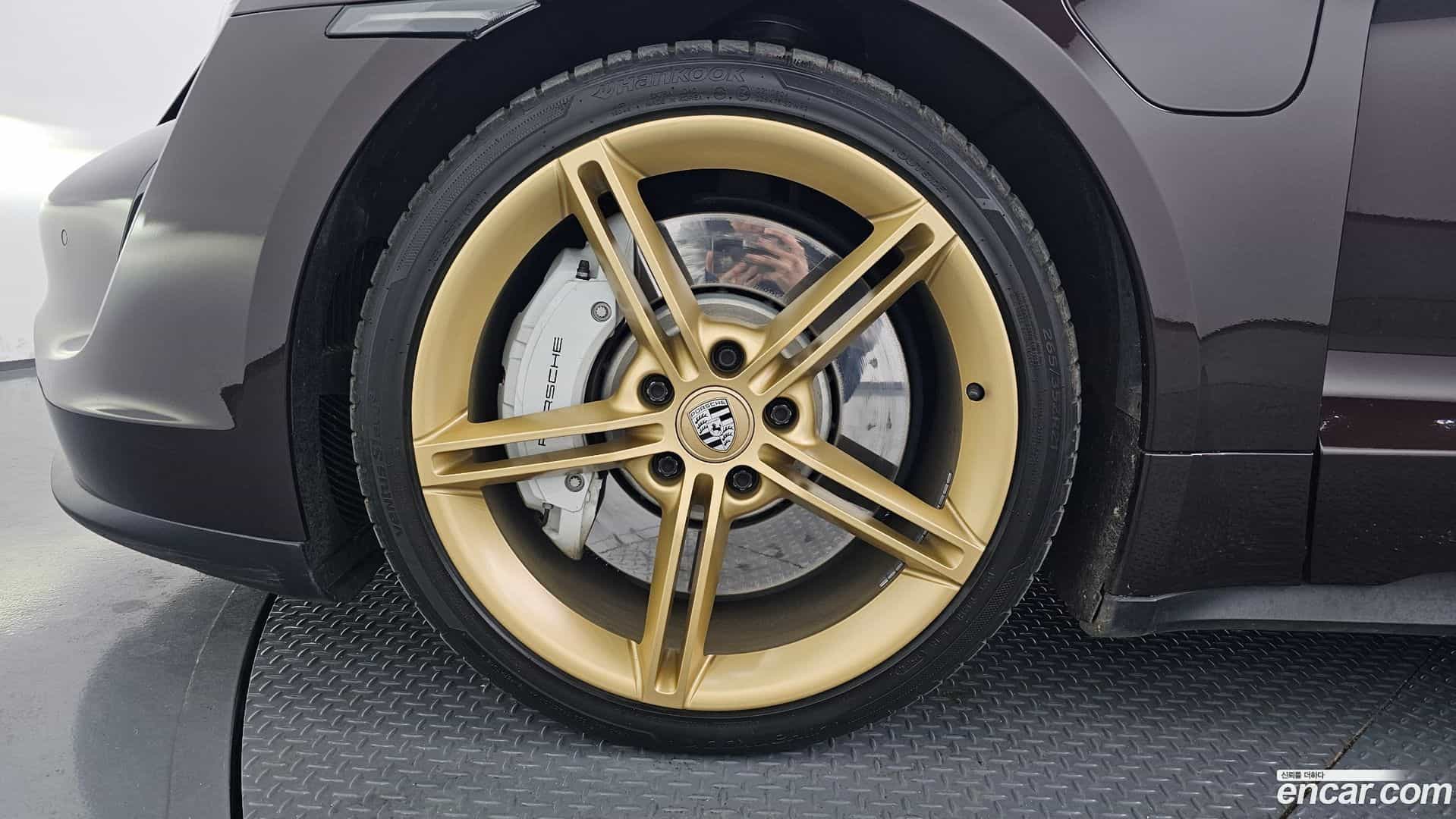 Taycan Porsche 2021.11-OUTER-005