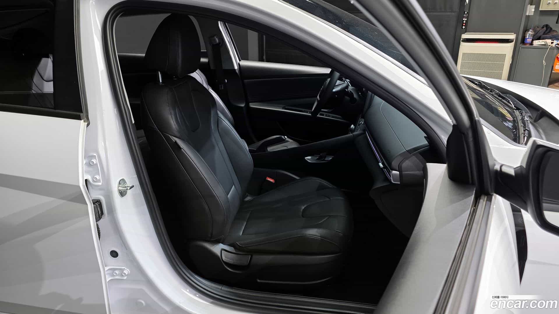 AVANTE Hyundai 2023.11-OPTION-016