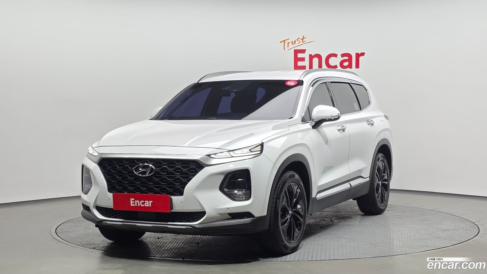 Main__Slider__Photo:Santafe Hyundai 2018.3-0