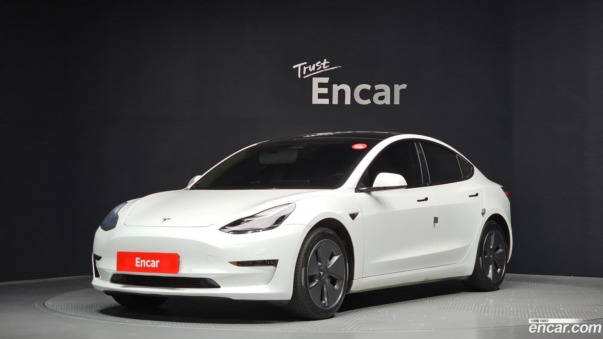Main__Slider__Photo:Model 3 Tesla 2022.4-0