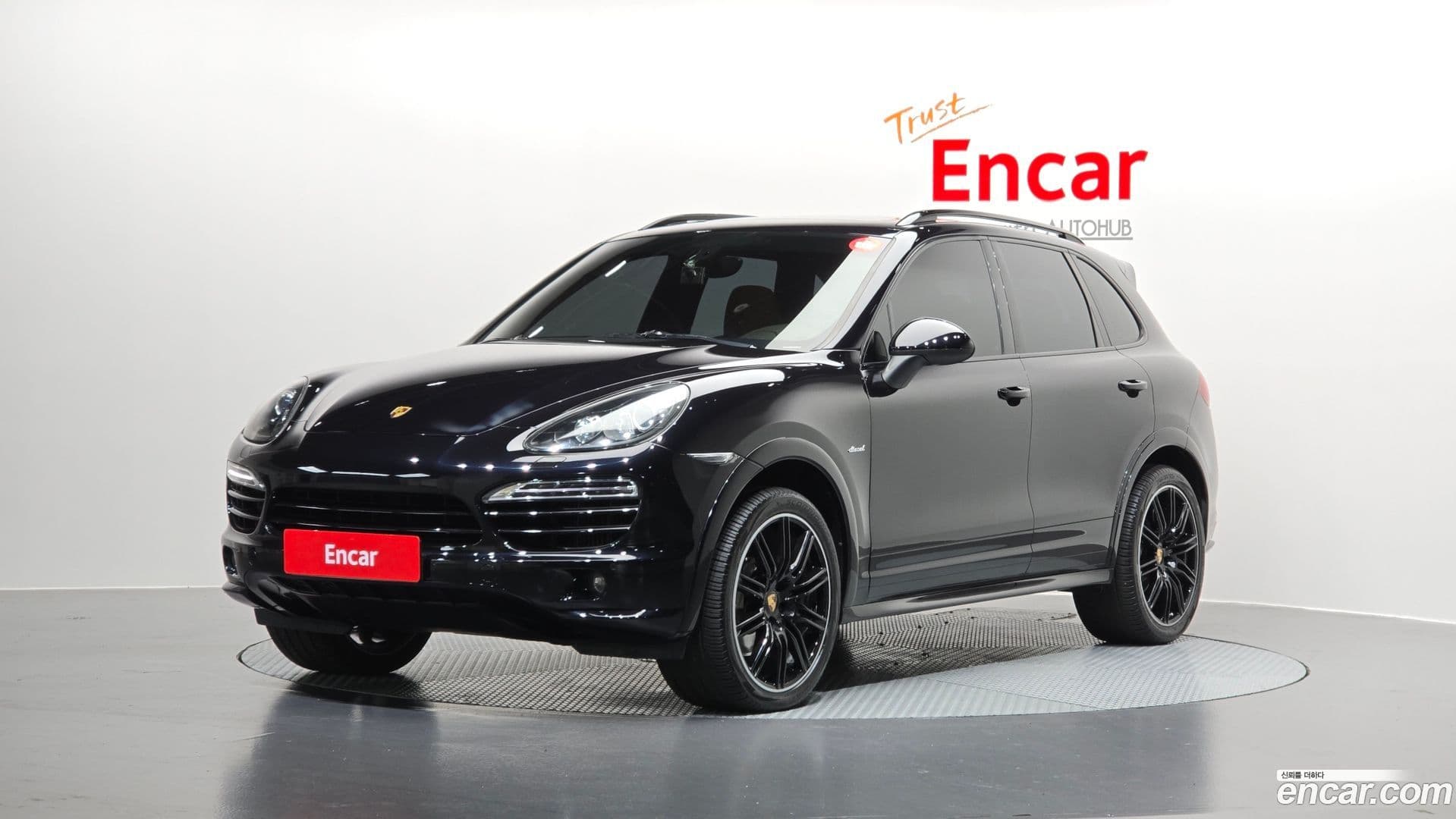 Main__Slider__Photo:Cayenne Porsche 2013.9-0