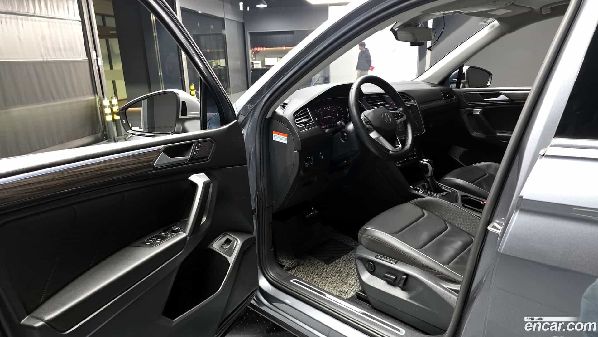 Tiguan Volkswagen 2023.1-INNER-010