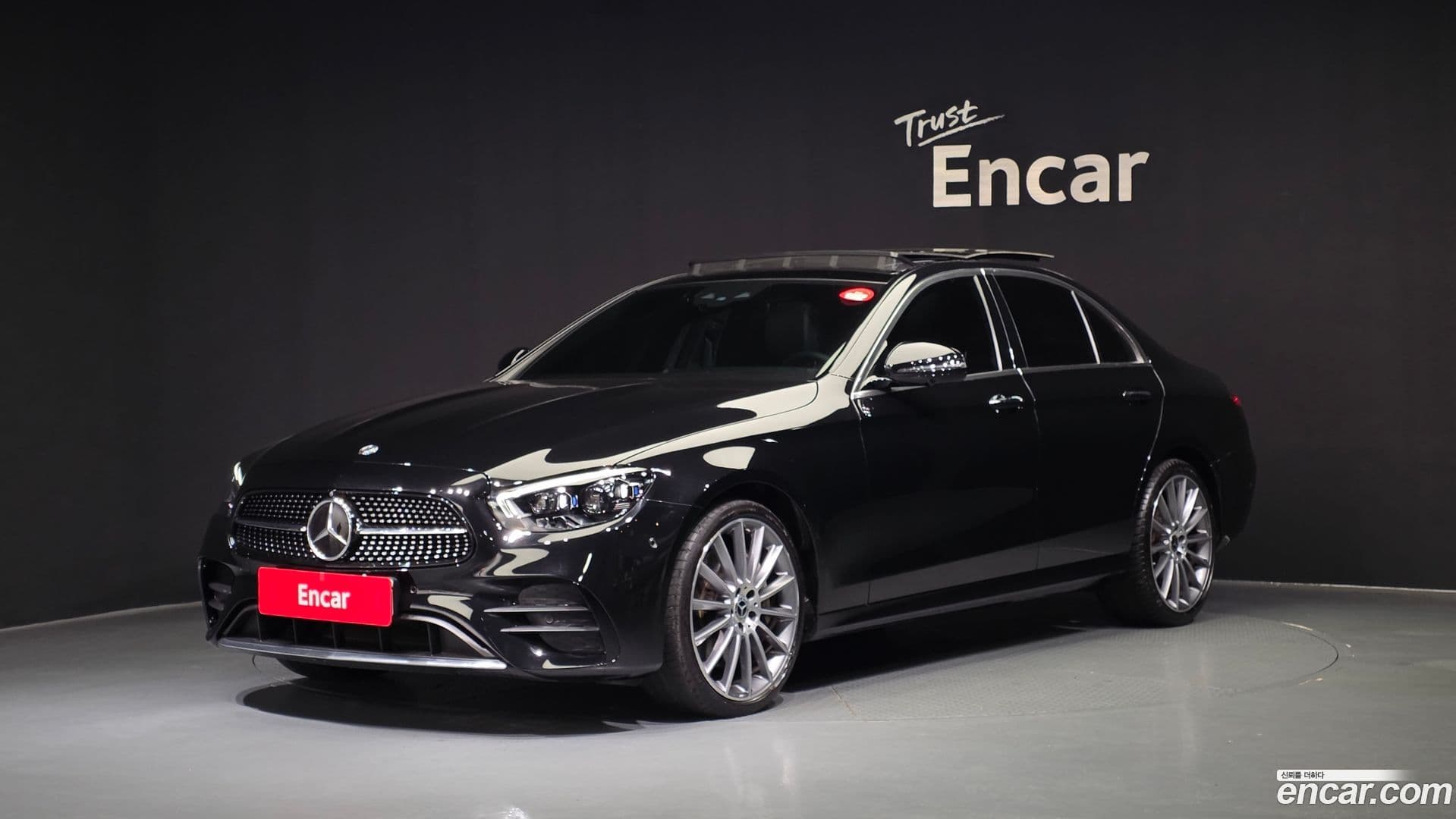 Main__Slider__Photo:E-Class Mercedes-Benz 2021.1-0