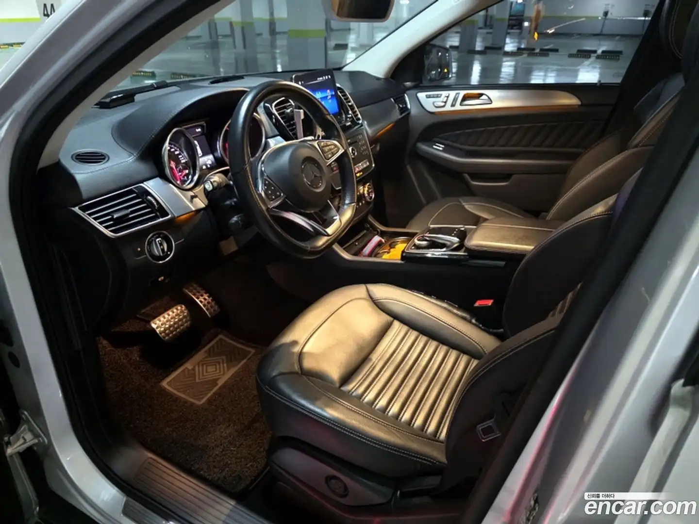 GLE-Class Mercedes-Benz 2018.2-INNER-007