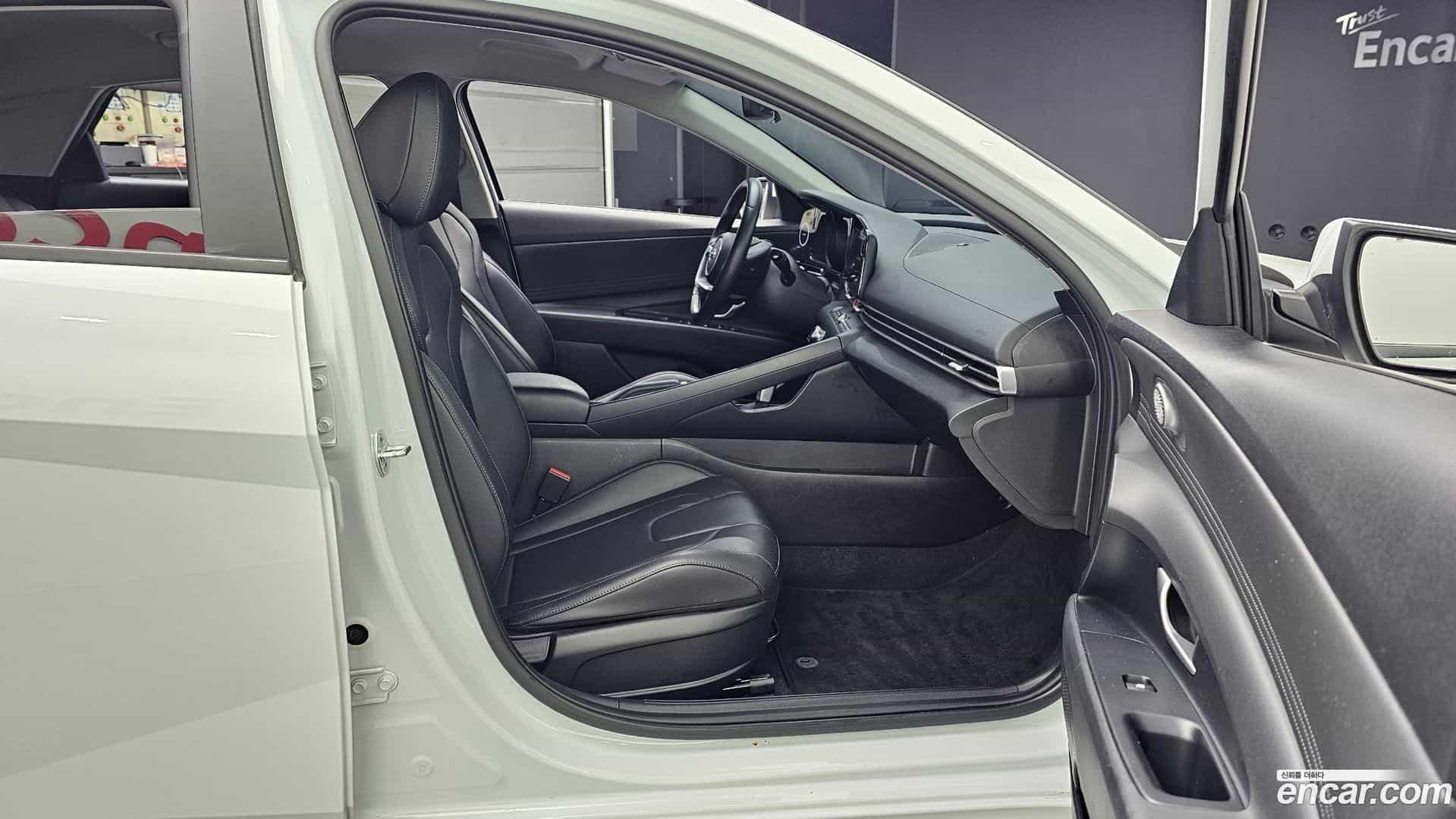 AVANTE Hyundai 2021.11-OPTION-015