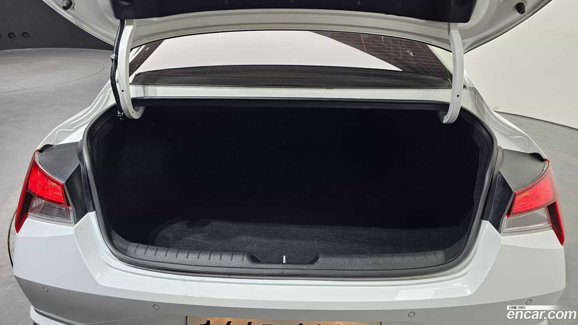 AVANTE Hyundai 2021.11-OPTION-024