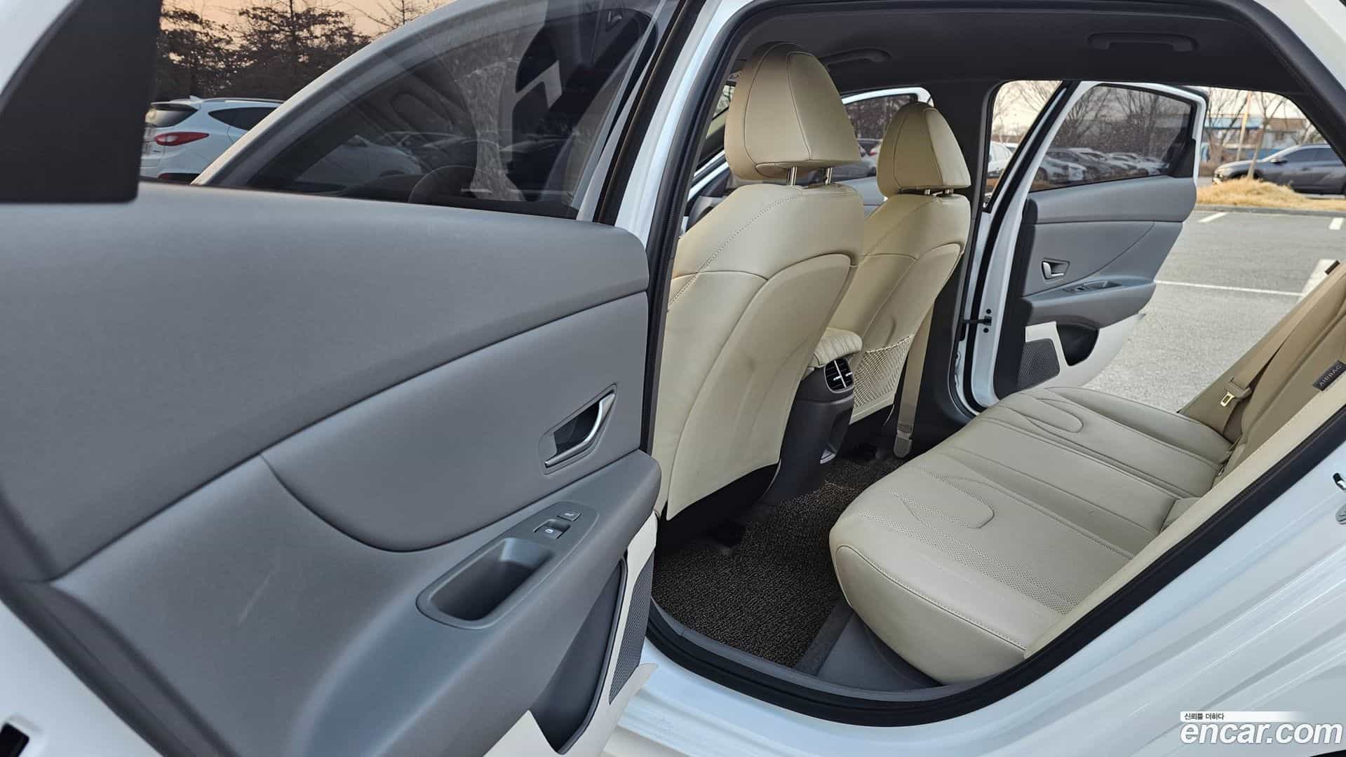 AVANTE Hyundai 2023.10-OPTION-017