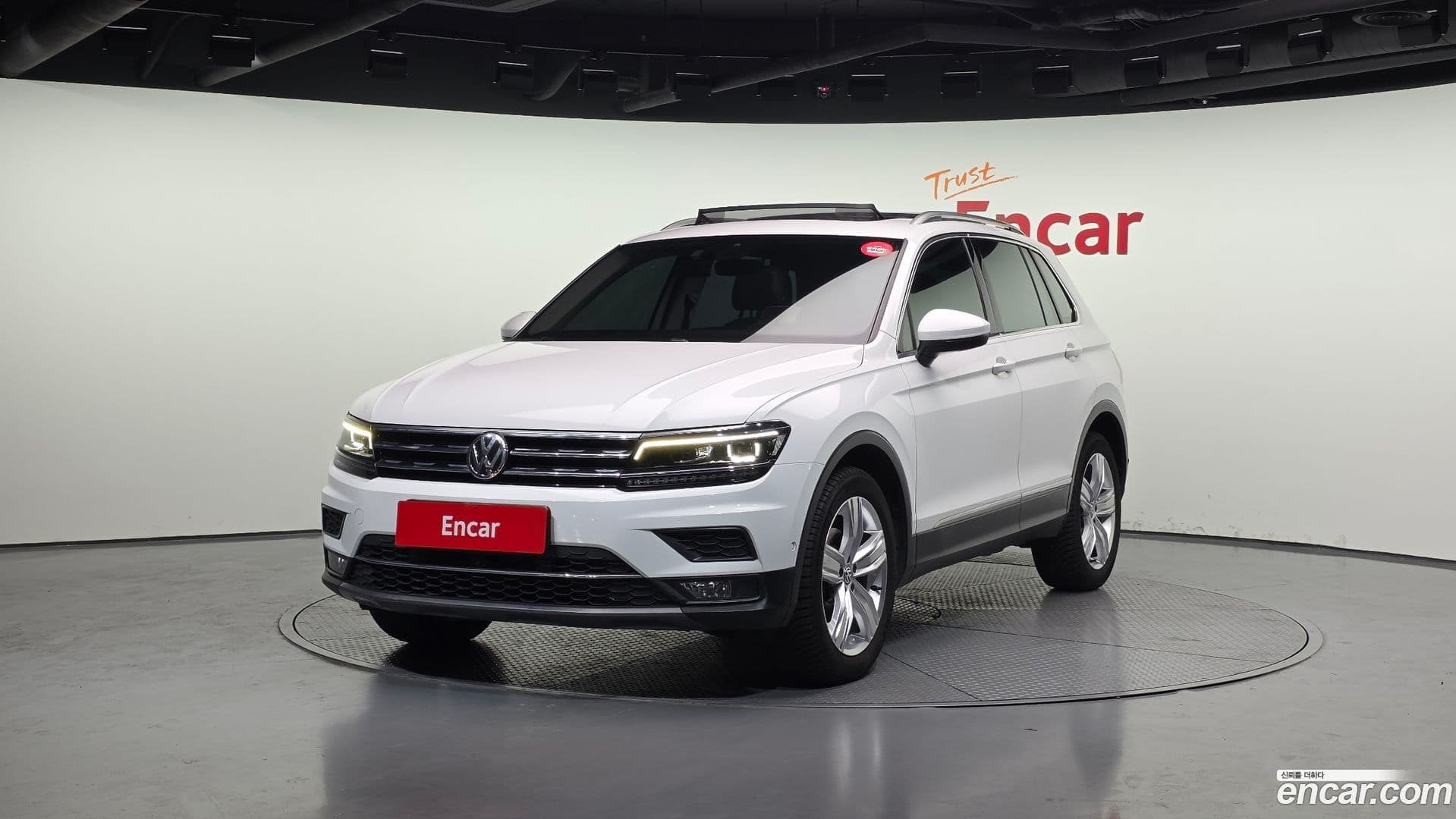 Main__Slider__Photo:Tiguan Volkswagen 2020.6-0