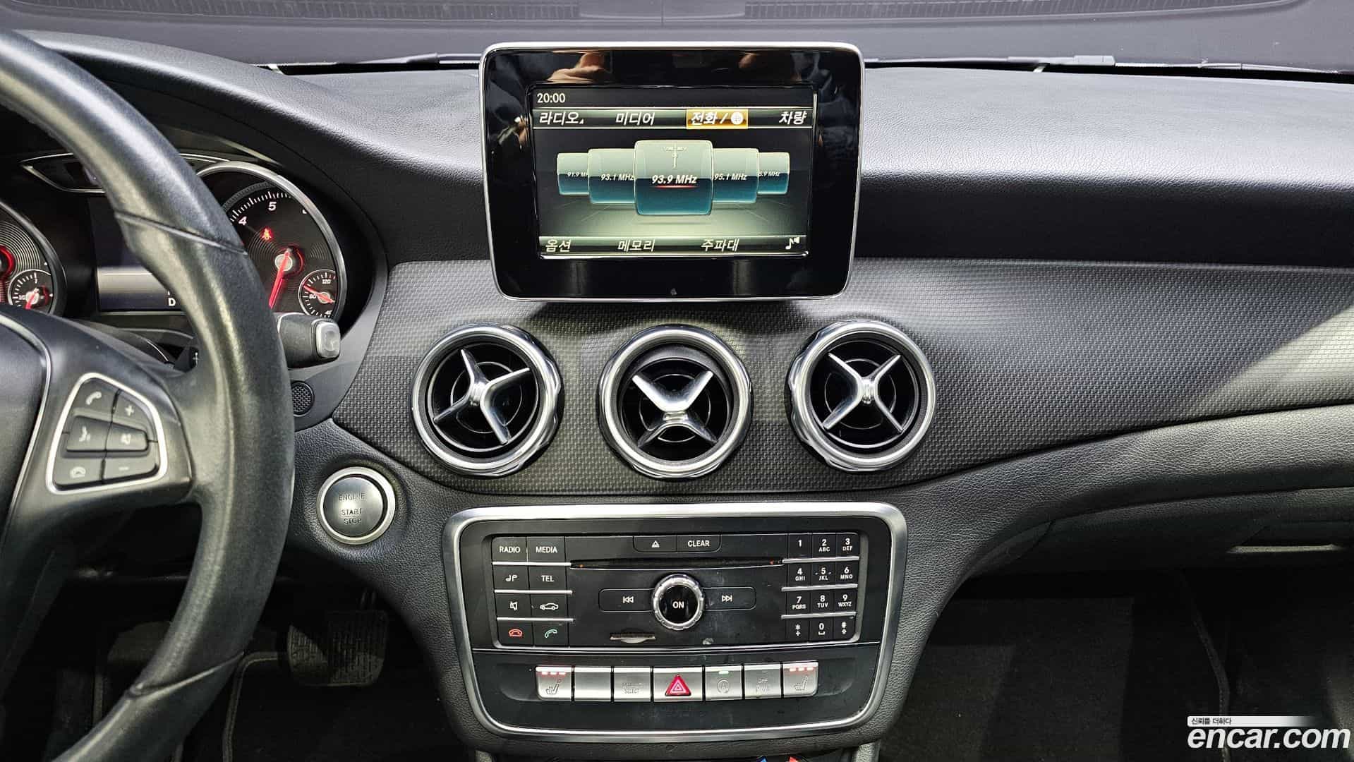 GLA-Class Mercedes-Benz 2017.11-OPTION-018