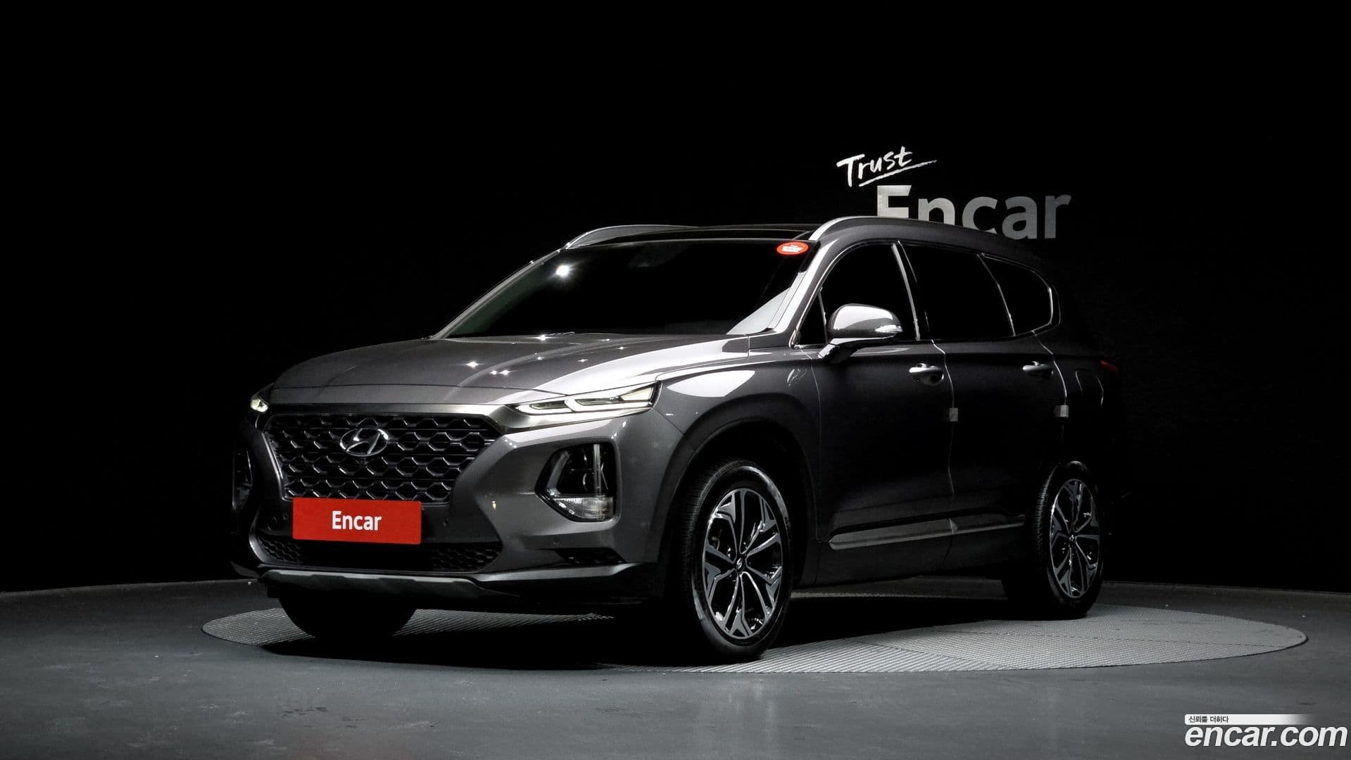 Main__Slider__Photo:Santafe Hyundai 2018.3-0
