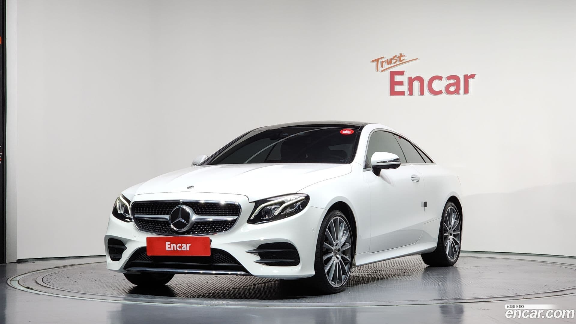 Main__Slider__Photo:E-Class Mercedes-Benz 2020.2-0