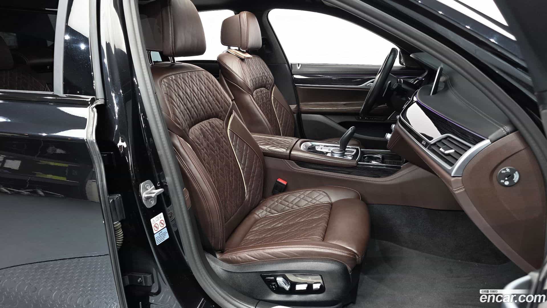 7-Series BMW 2021.10-INNER-010