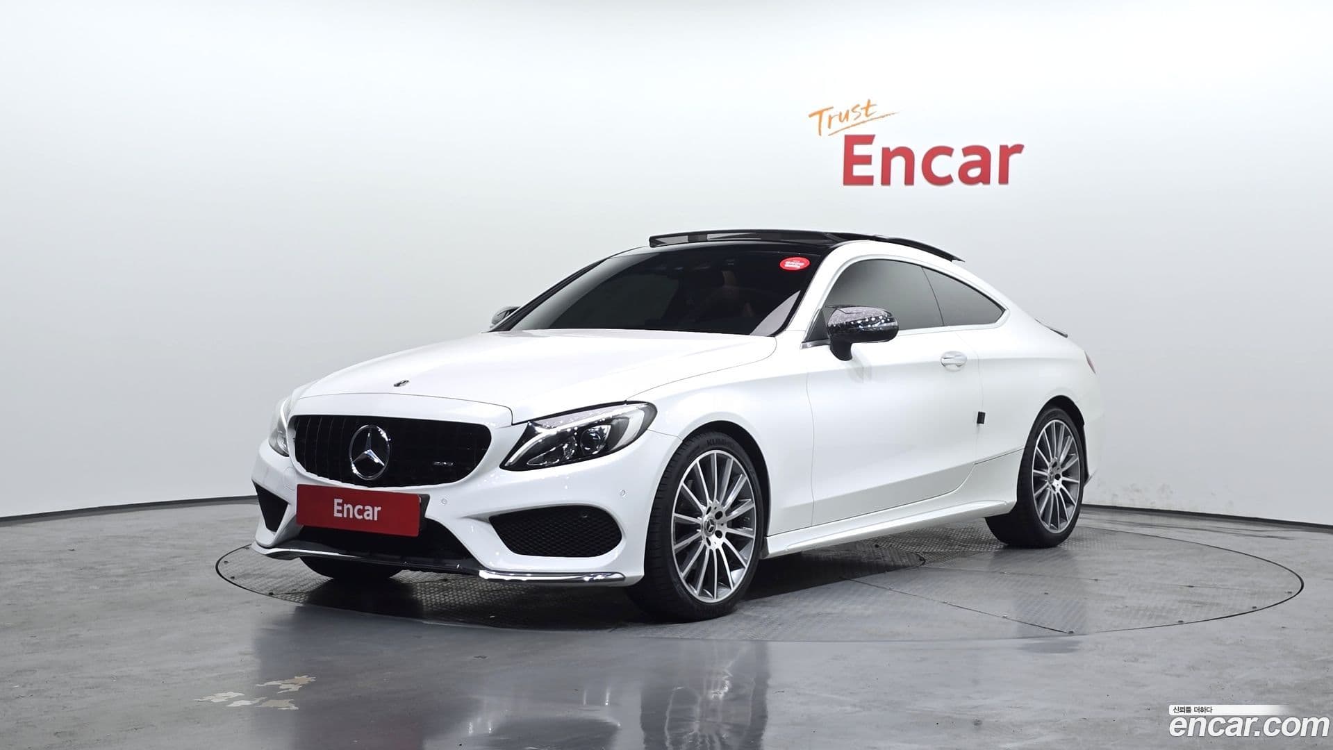 Main__Slider__Photo:C-Class Mercedes-Benz 2018.3-0