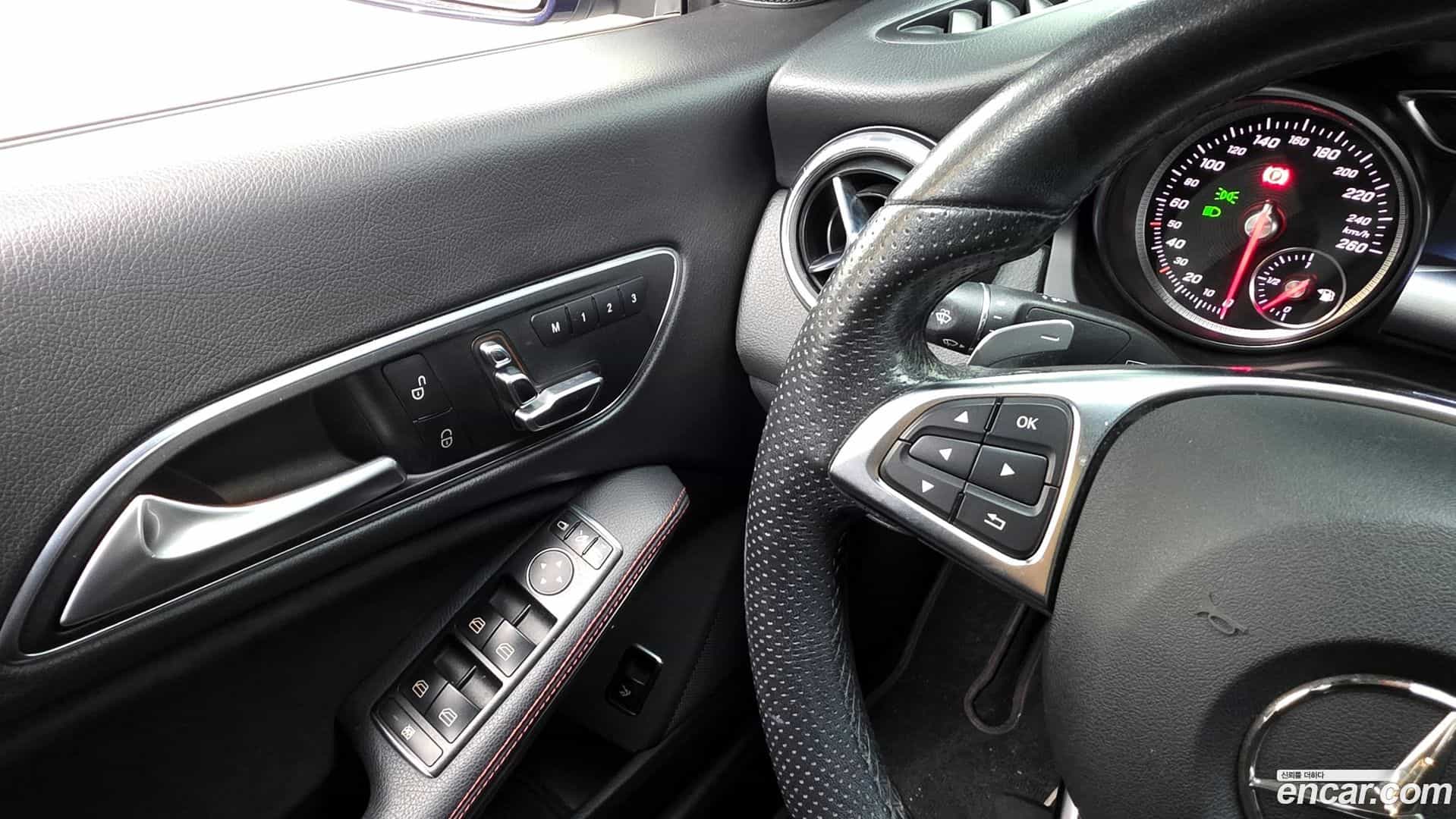 CLA-Class Mercedes-Benz 2018.10-OPTION-021