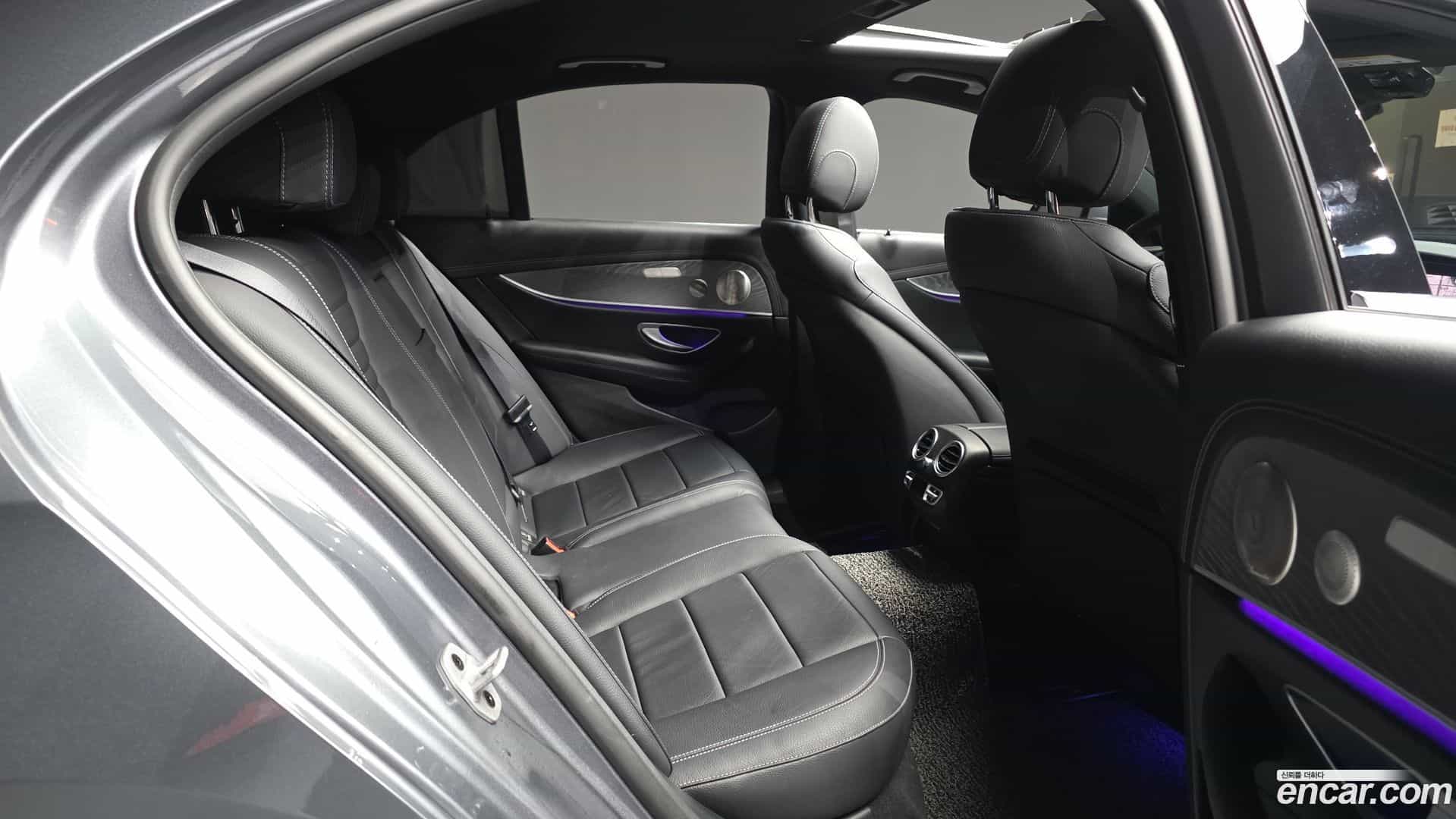 E-Class Mercedes-Benz 2022.4-OPTION-016