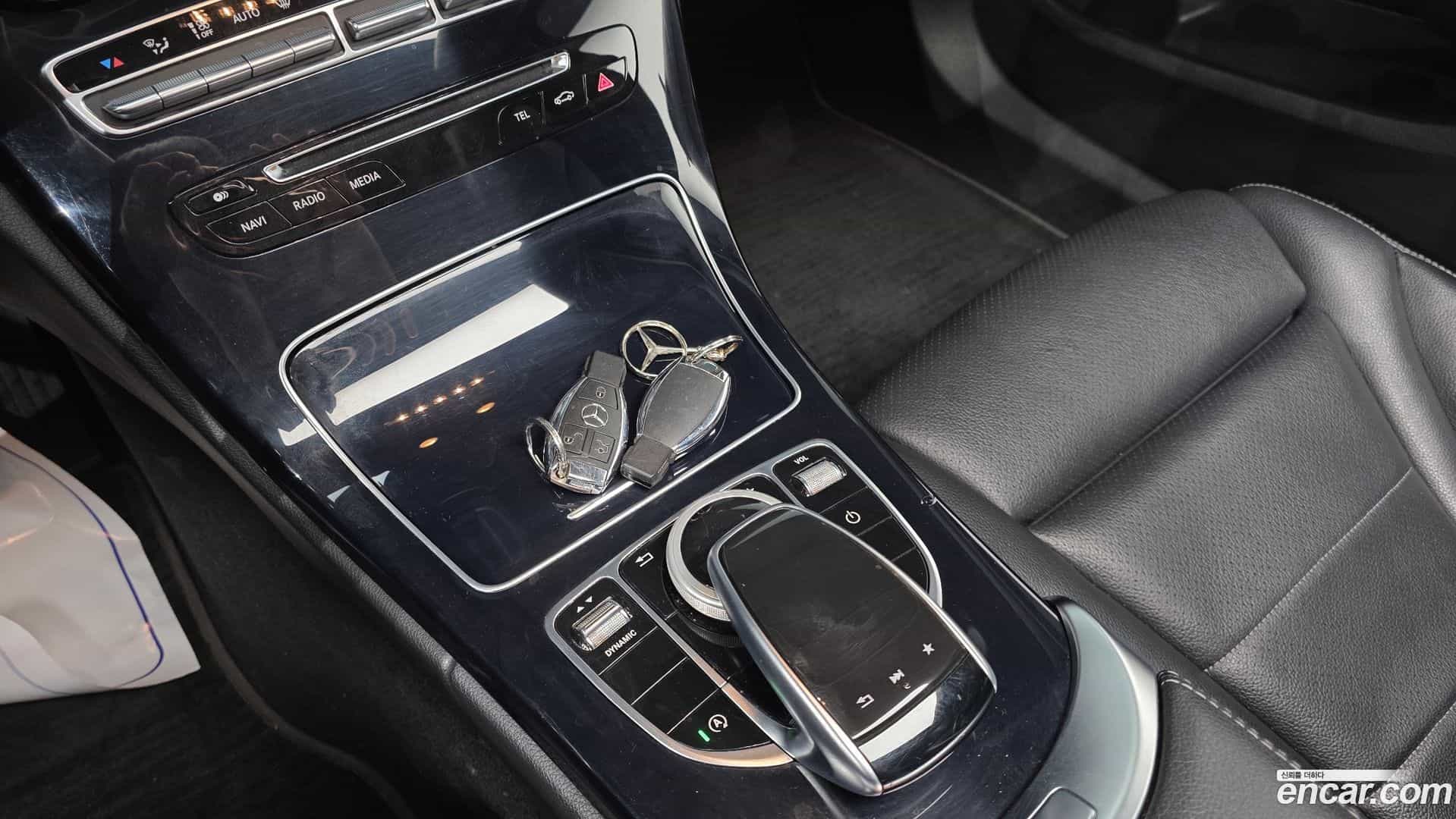 C-Class Mercedes-Benz 2017.0-INNER-009