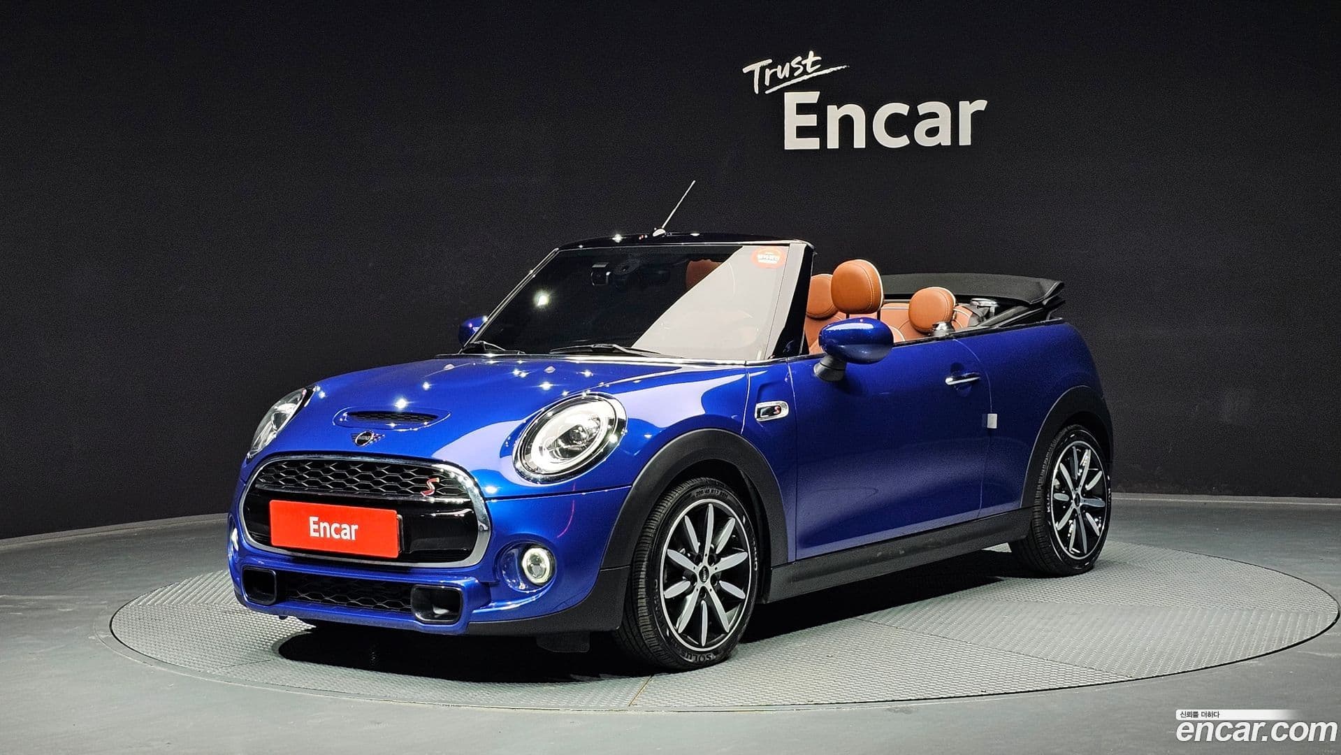 Main__Slider__Photo:Cooper Convertible Mini 2020.6-0