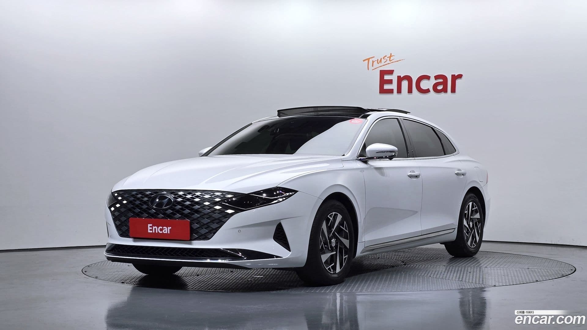 Main__Slider__Photo:Grandeur Hyundai 2022.3-0