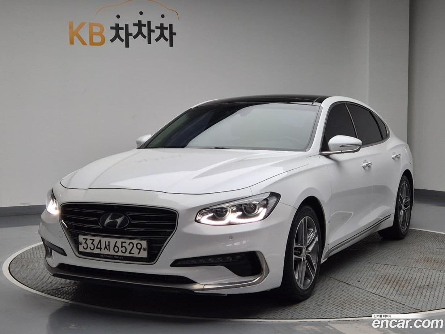 Main__Slider__Photo:Grandeur Hyundai 2018.1-0
