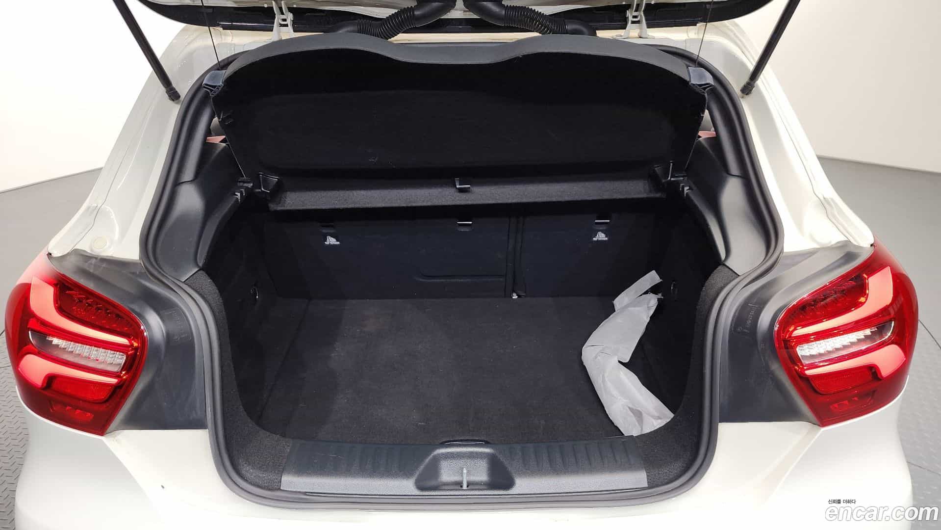 A-Class Mercedes-Benz 2018.2-OPTION-024