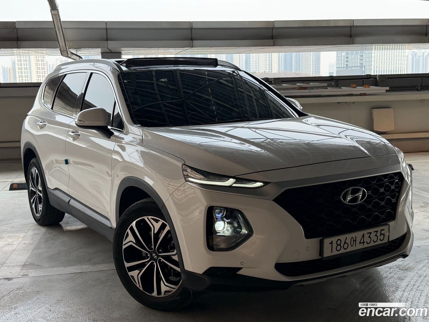 Main__Slider__Photo:Santafe Hyundai 2018.9-0