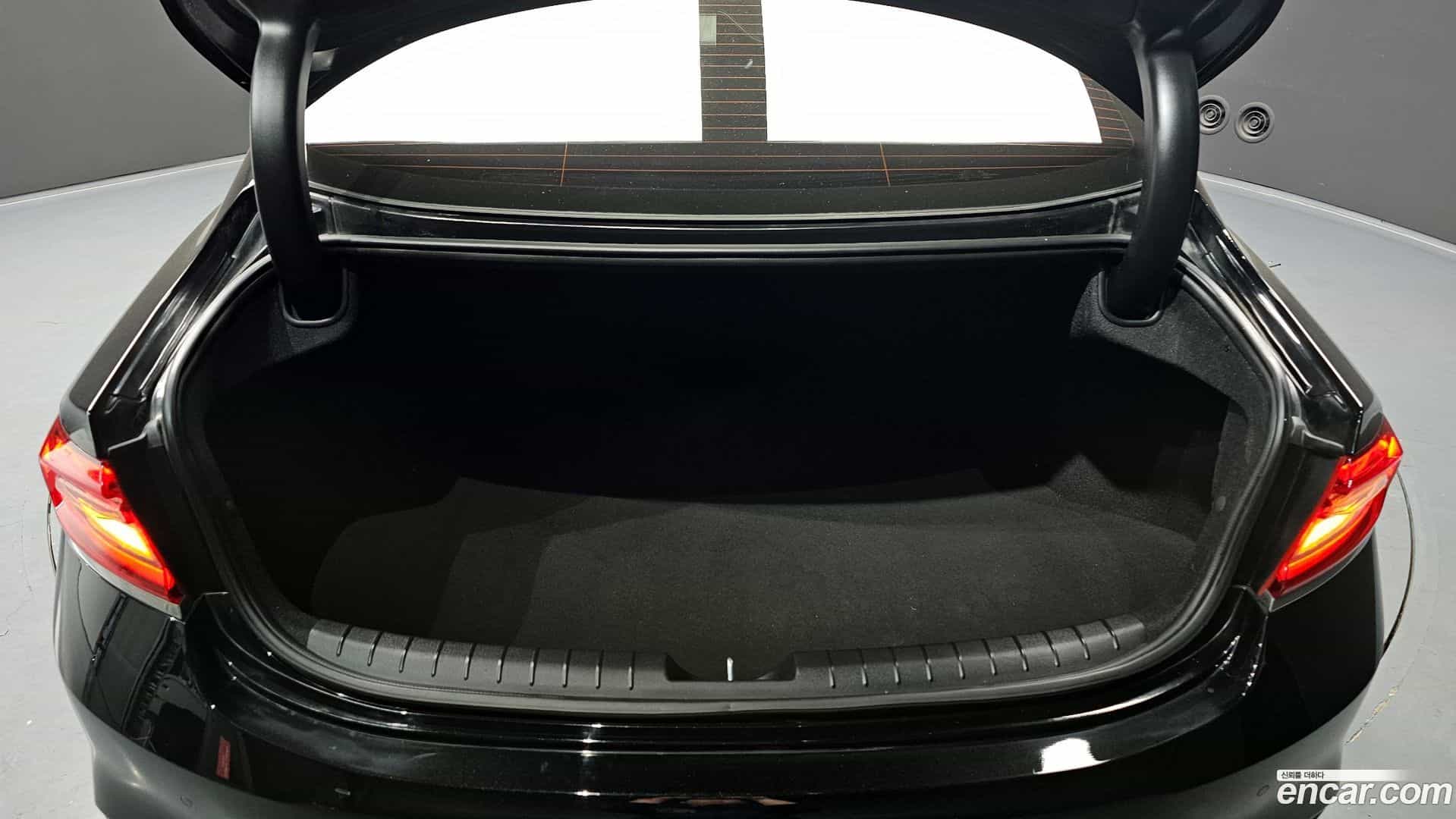 Grandeur Hyundai 2017.4-OPTION-024