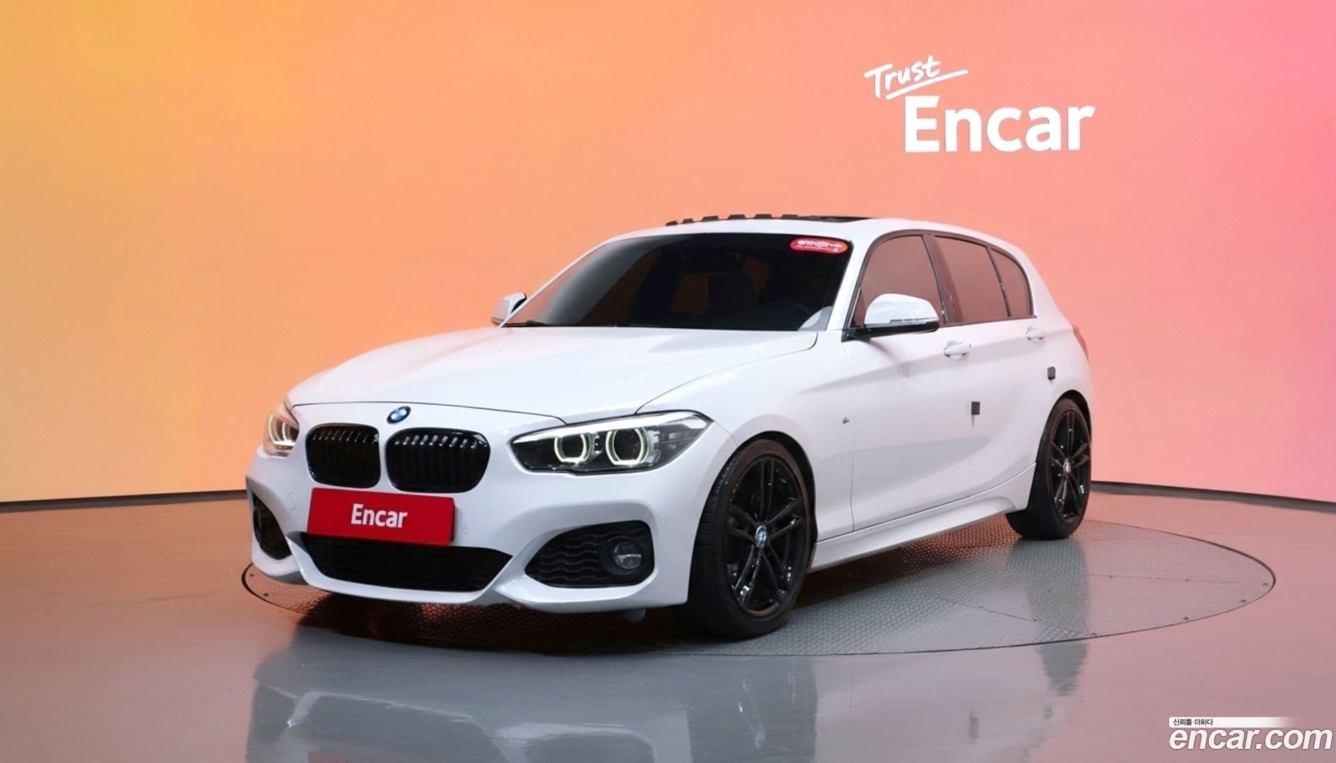 Main__Slider__Photo:1-Series BMW 2017.10-0