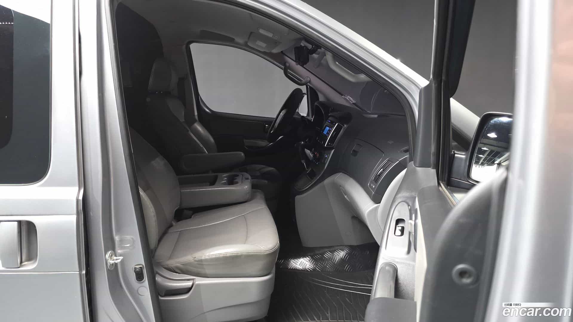 Starex Hyundai 2018.6-OPTION-015