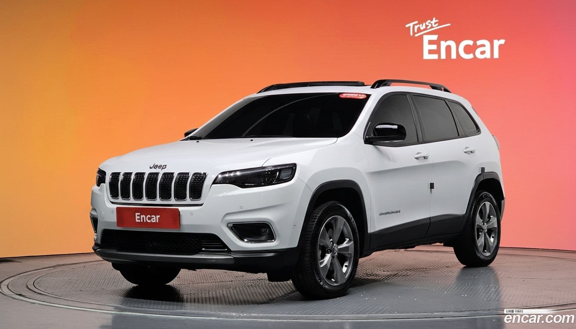 Main__Slider__Photo:Cherokee Jeep 2022.11-0