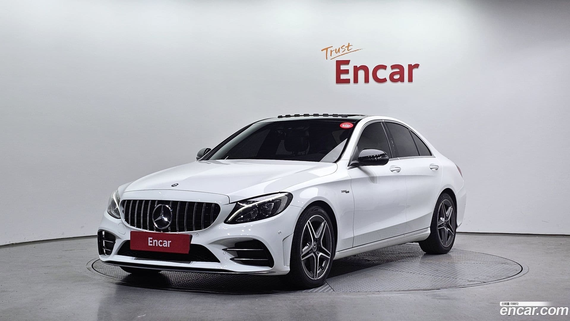 Main__Slider__Photo:C-Class Mercedes-Benz 2016.8-0