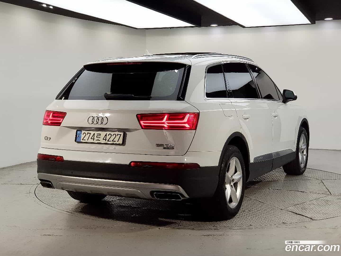 Q7 Audi 2016.2-OUTER-004