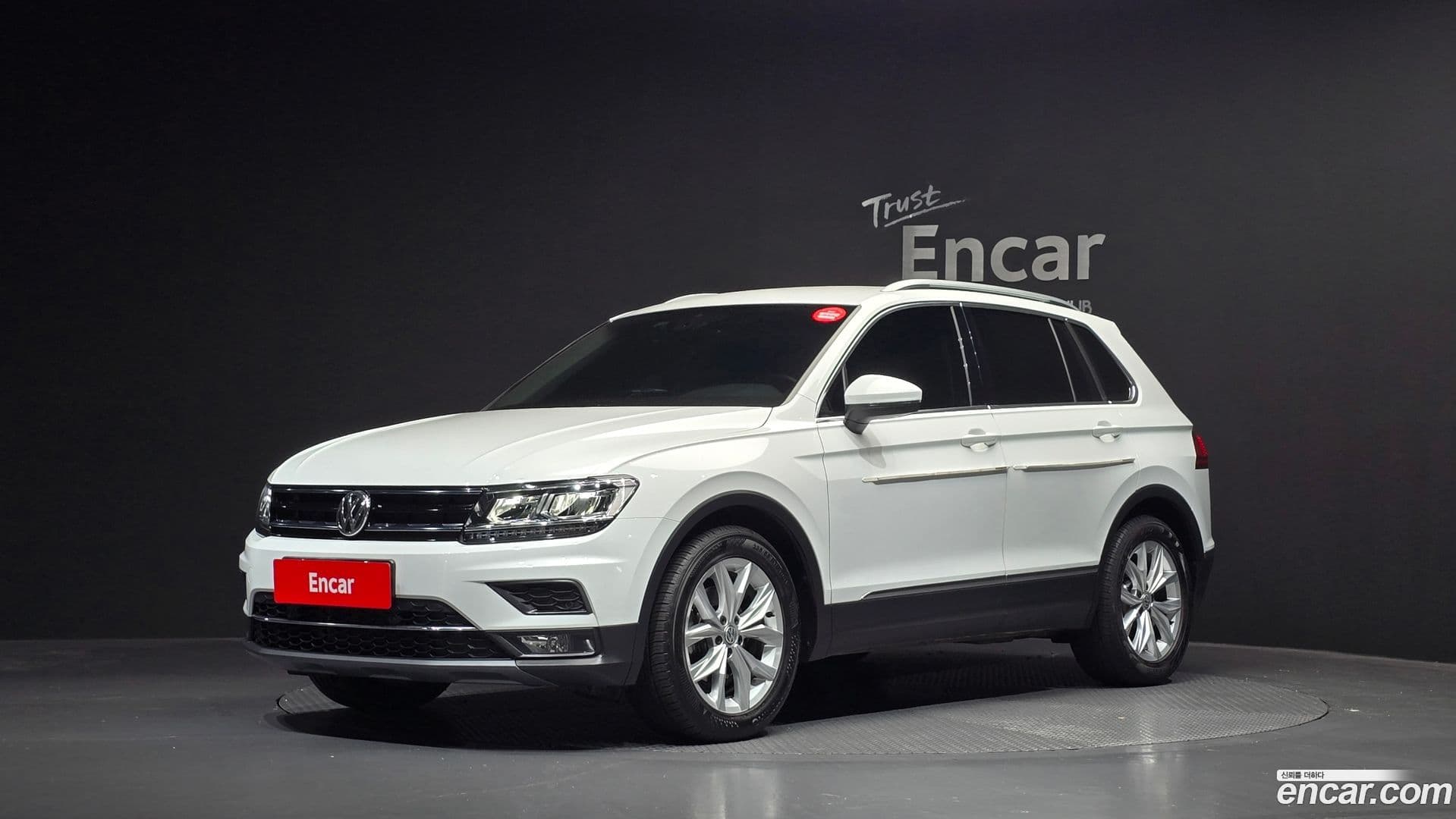Main__Slider__Photo:Tiguan Volkswagen 2020.9-0