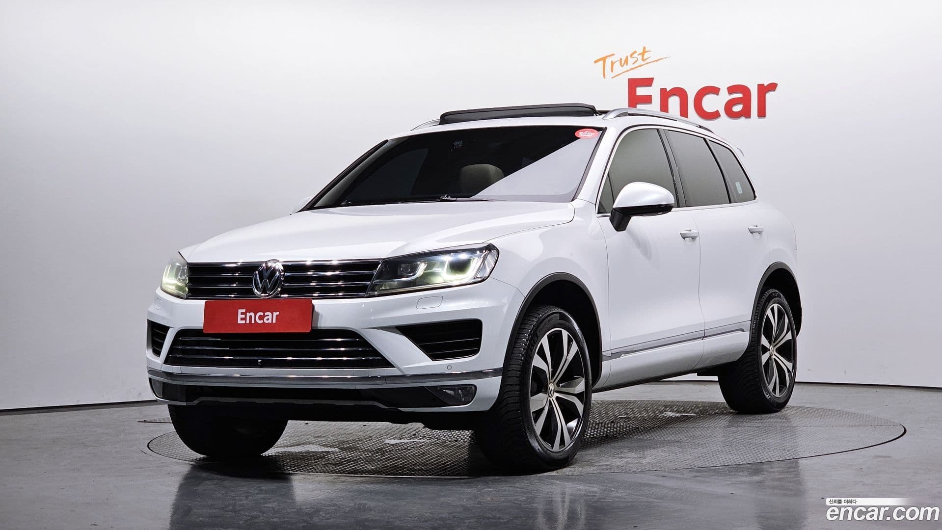 Main__Slider__Photo:Touareg Volkswagen 2016.3-0