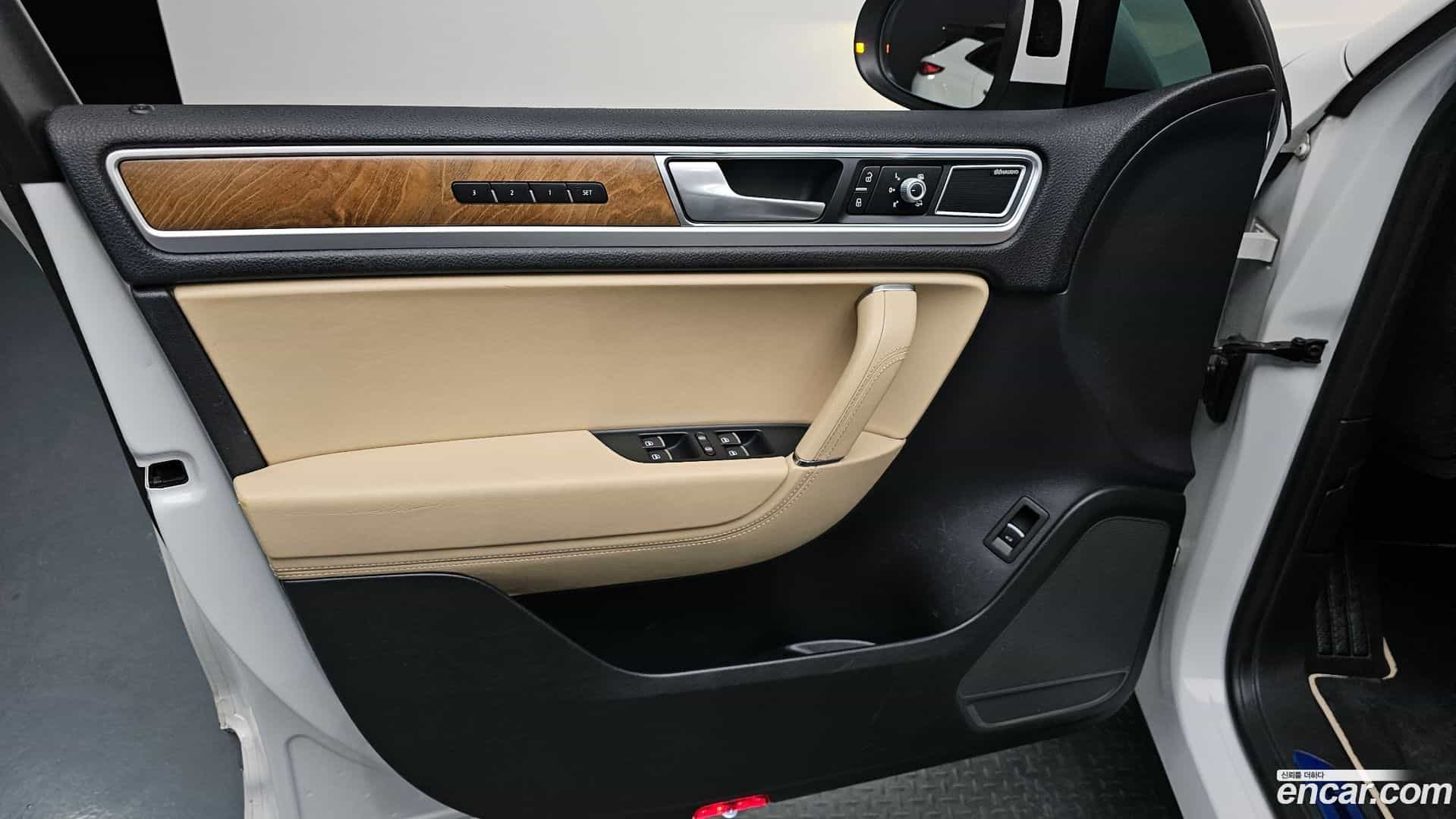 Touareg Volkswagen 2016.3-OPTION-040