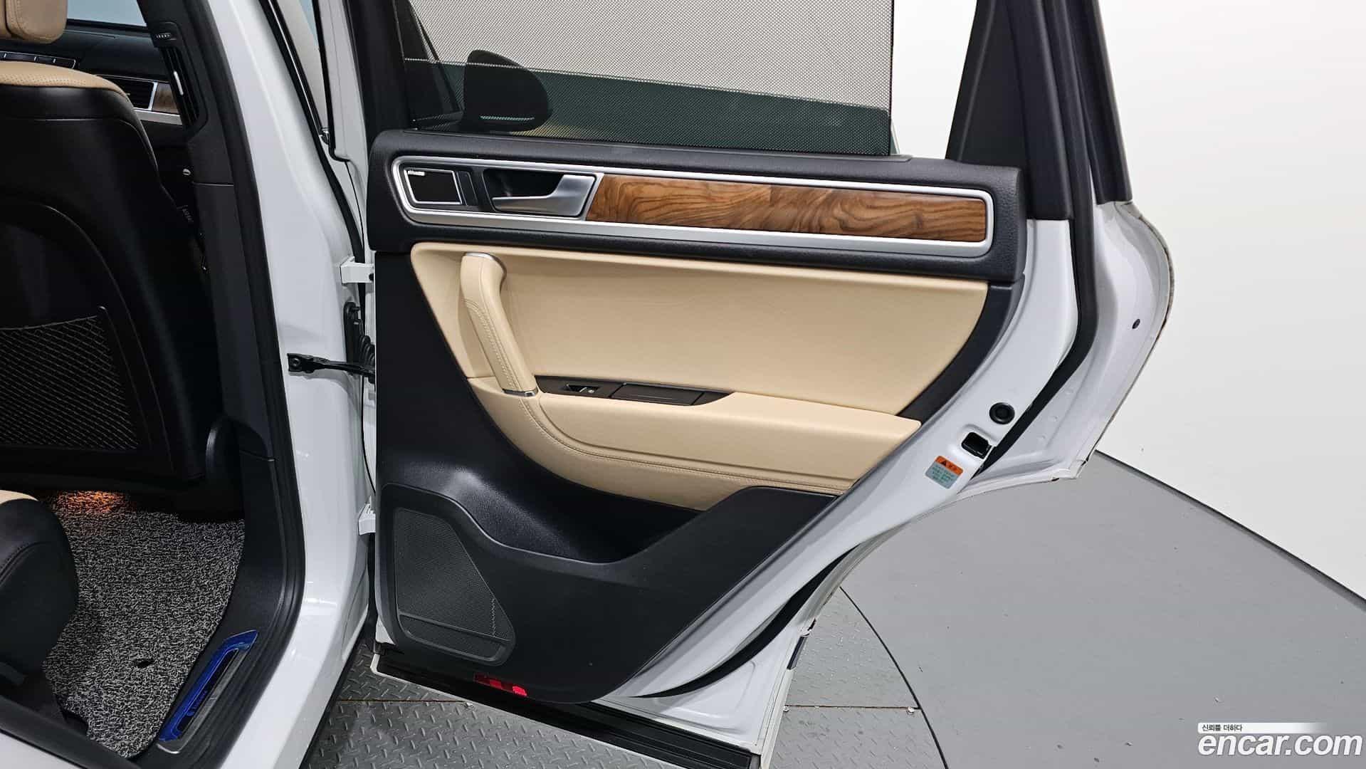 Touareg Volkswagen 2016.3-OPTION-041