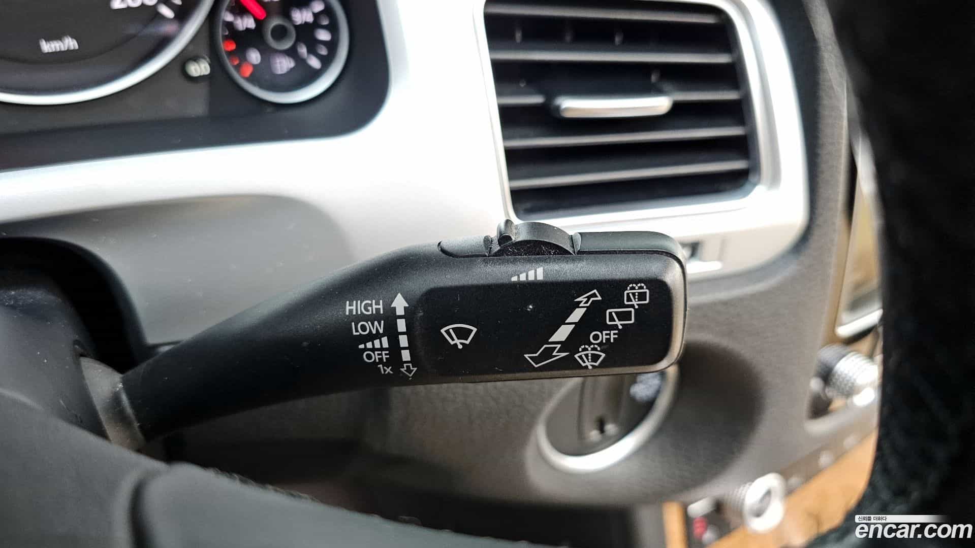 Touareg Volkswagen 2016.3-OPTION-042
