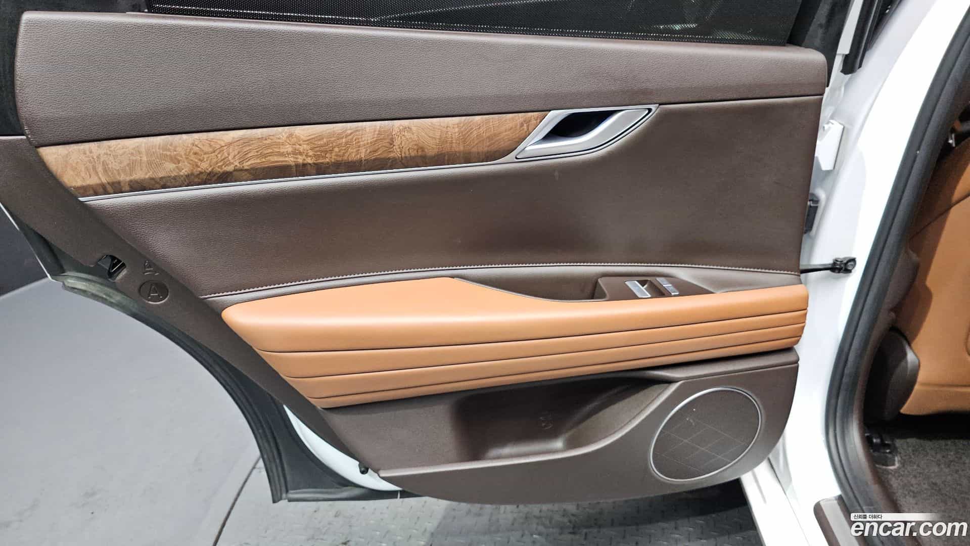 G80 Genesis 2022.2-INNER-035